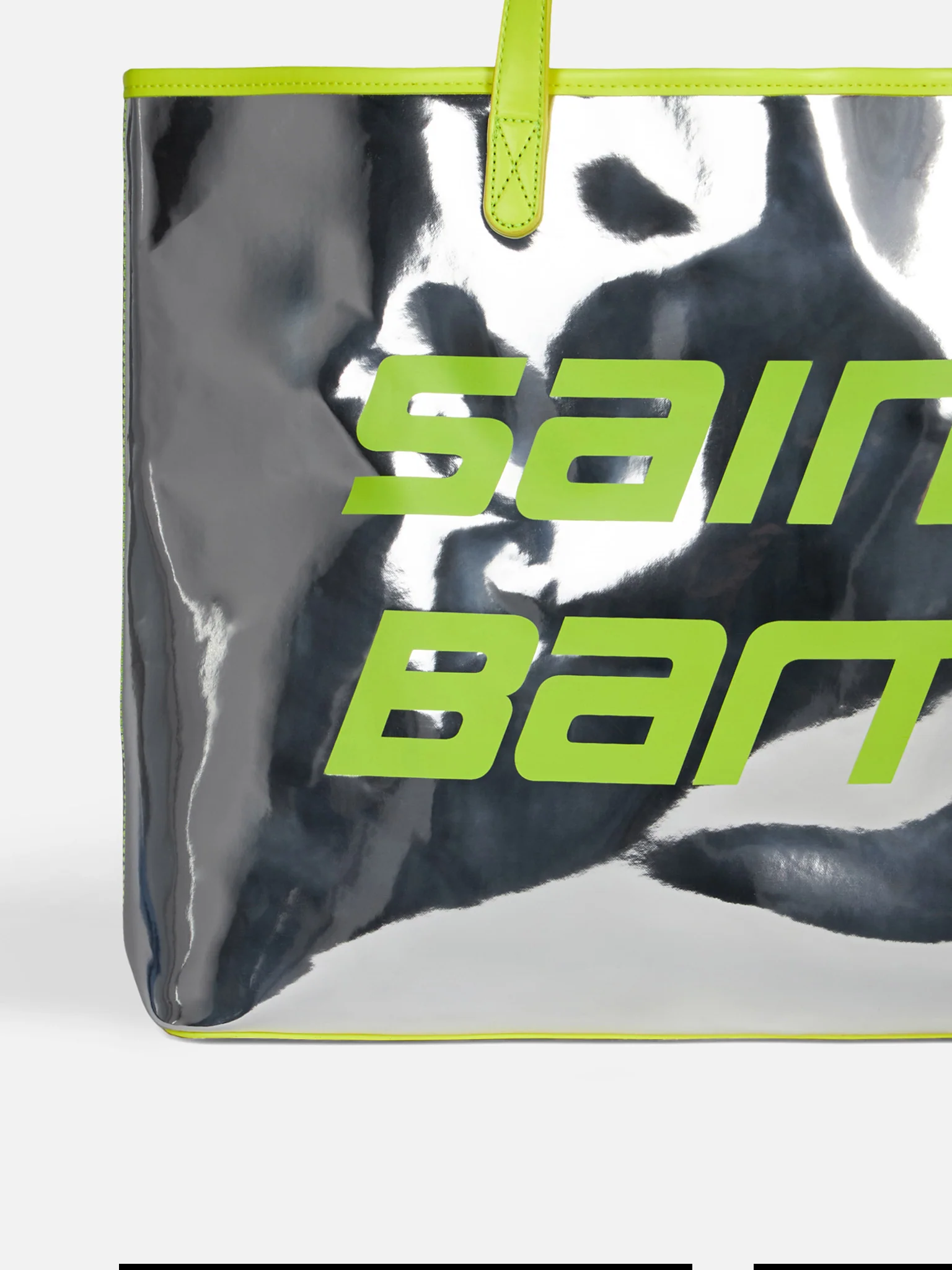 Zilverkleurige reflecterende tas met fluorescerend gele details.
