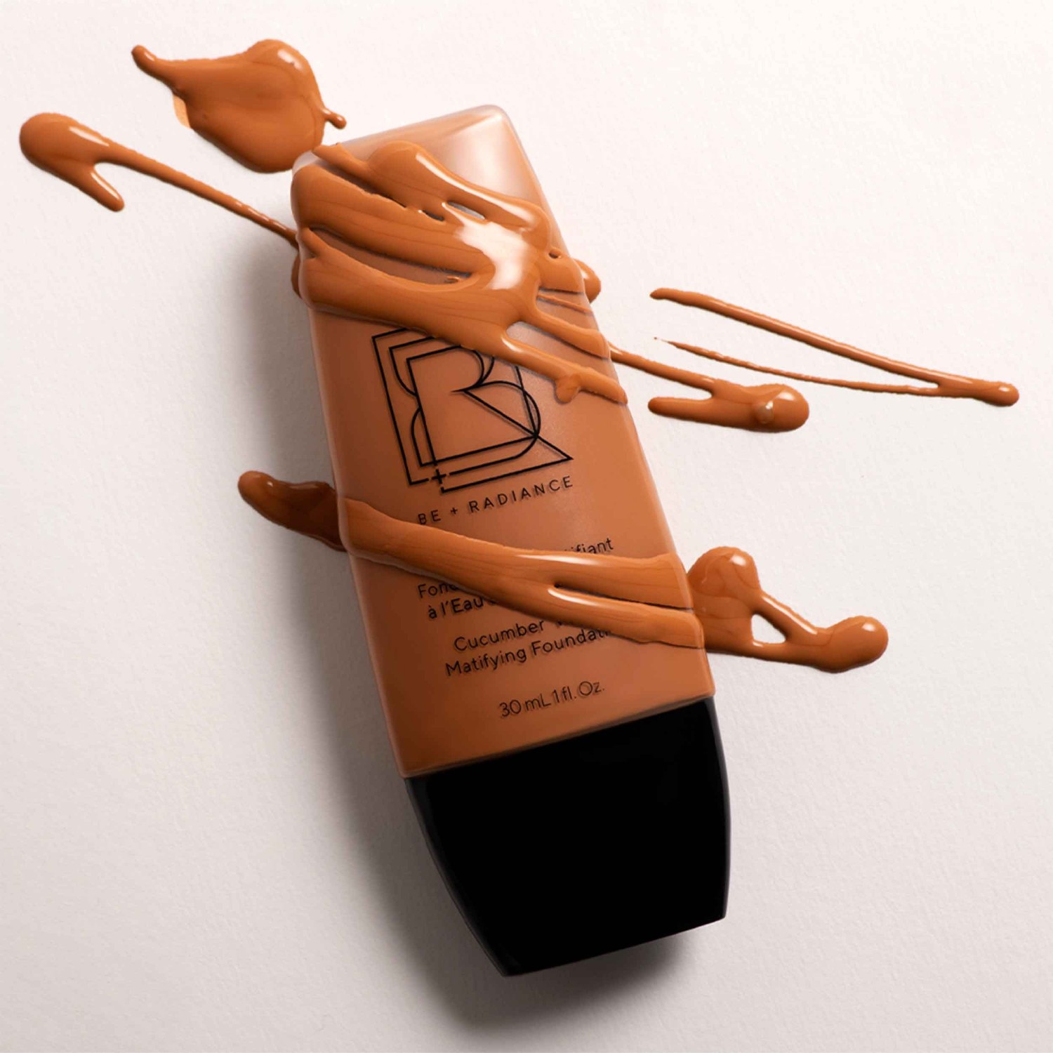 BE + Radiance Fond de Teint Matifiant à l'Eau de Concombre N°08