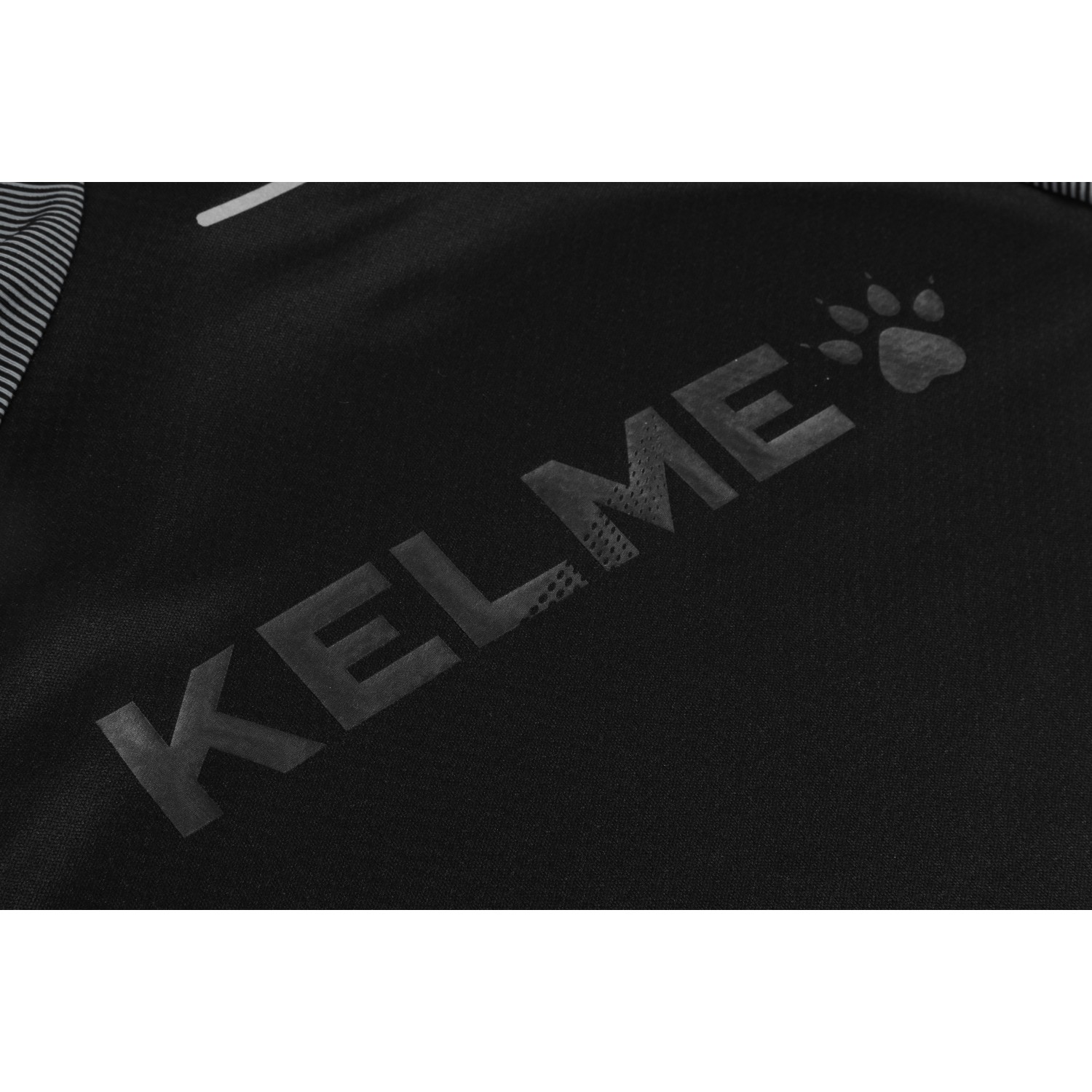  Chaqueta Montes Kelme Negro en Gris
