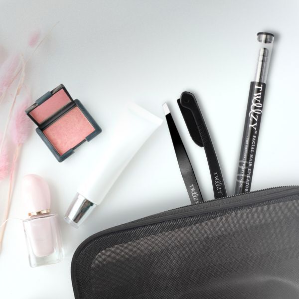Kit Tweezy No-Fuzz: Depilador, Pinça, Dermaplaner e Bolsa de Beleza