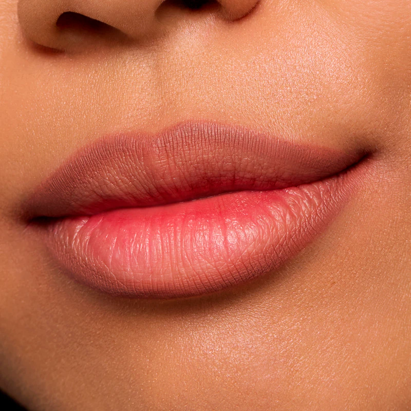 essence 8h Matte Comfort matte lippenpotlood met puntenslijper