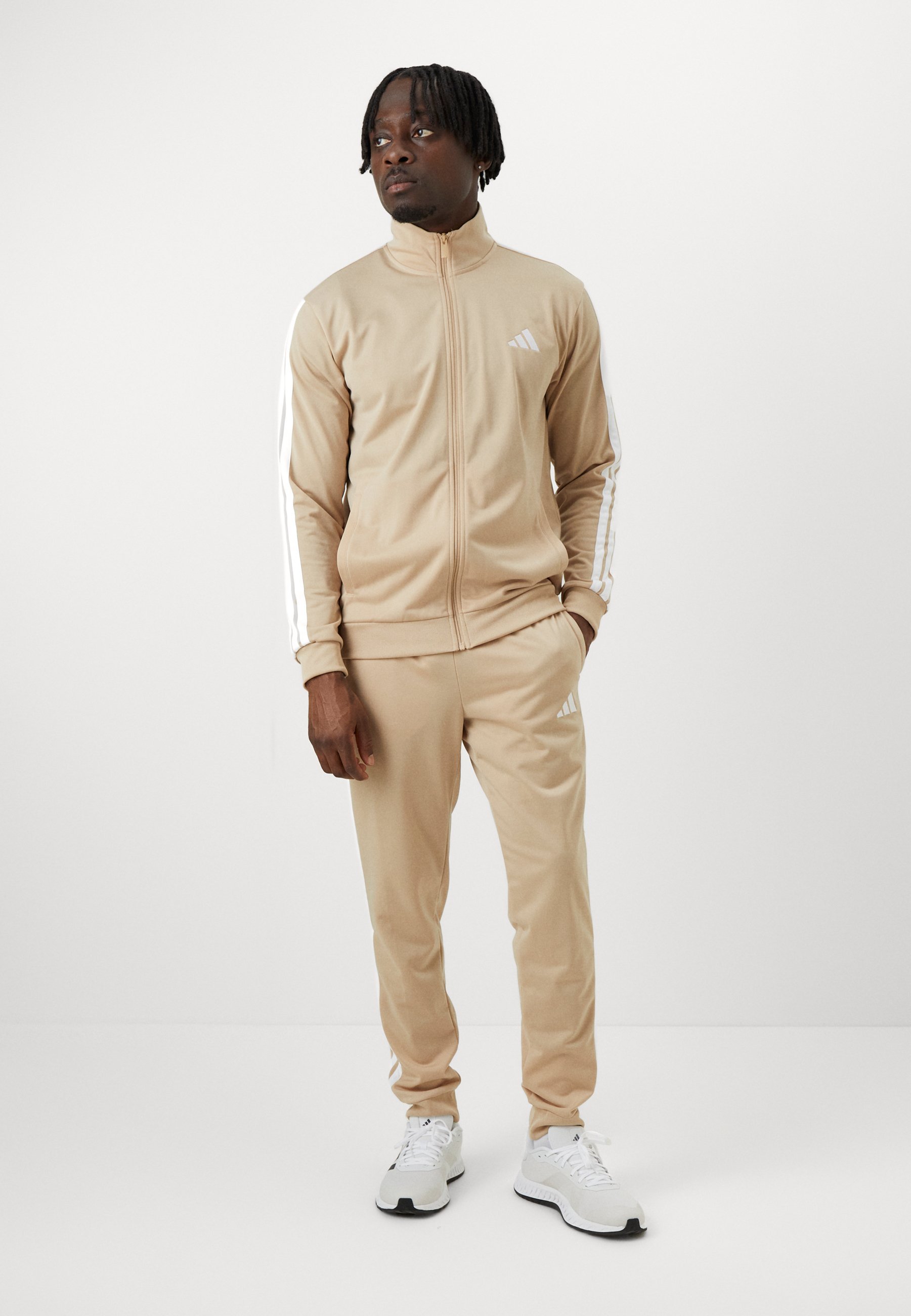 adidas Sportswear SET – Trainingsanzug – Magic Beige/Weiß