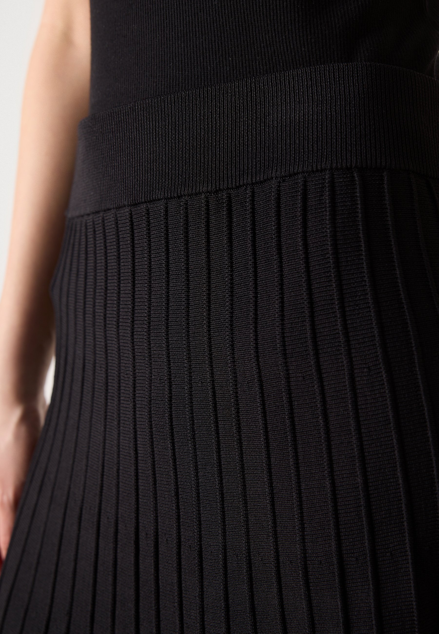 DKNY SKIRT - Sukně s áčkovým výstřihem - black