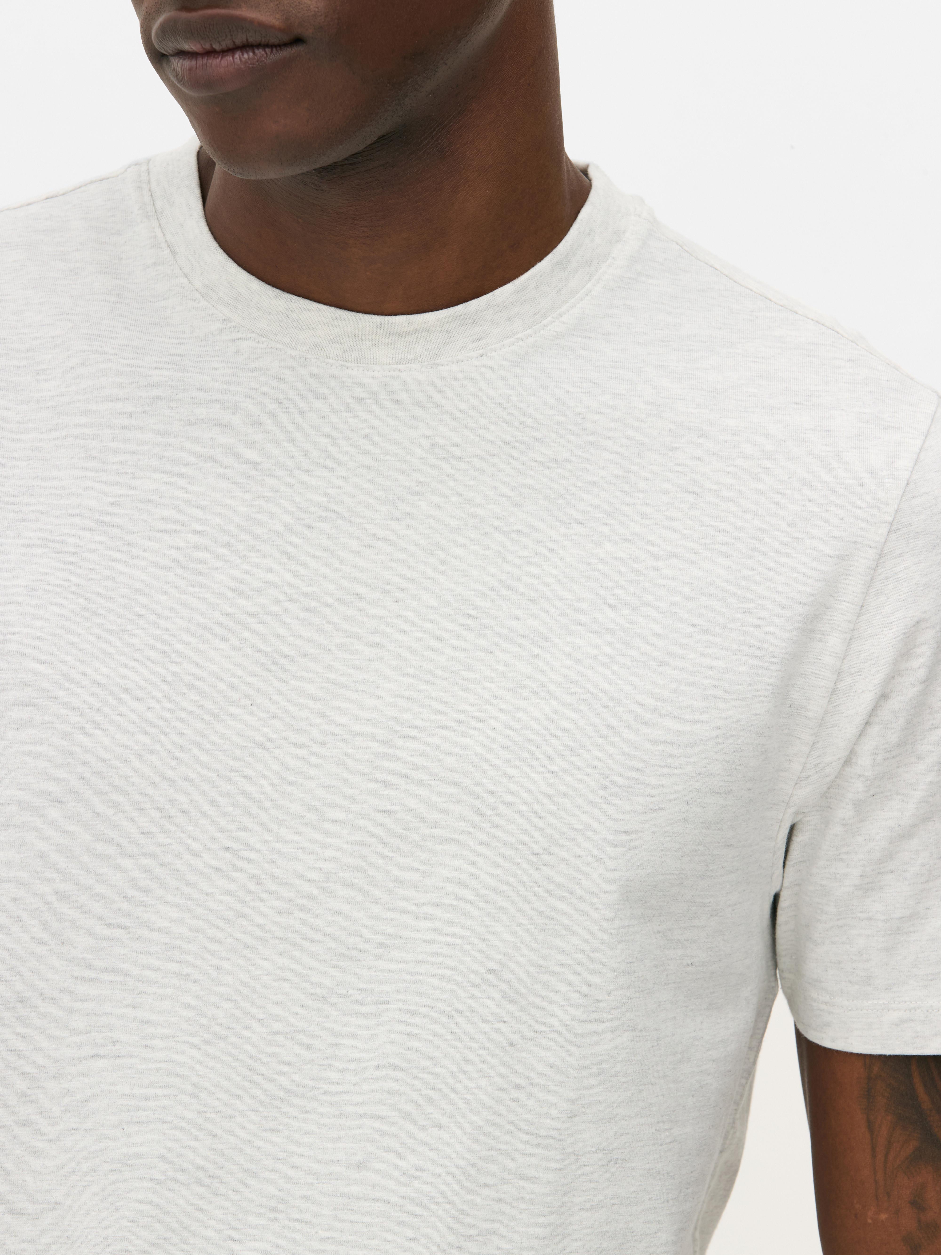 Meliertes Slim-Fit-T-Shirt Ein schmal geschnittenes T-Shirt mit kurzen Ärmeln und meliertem Design