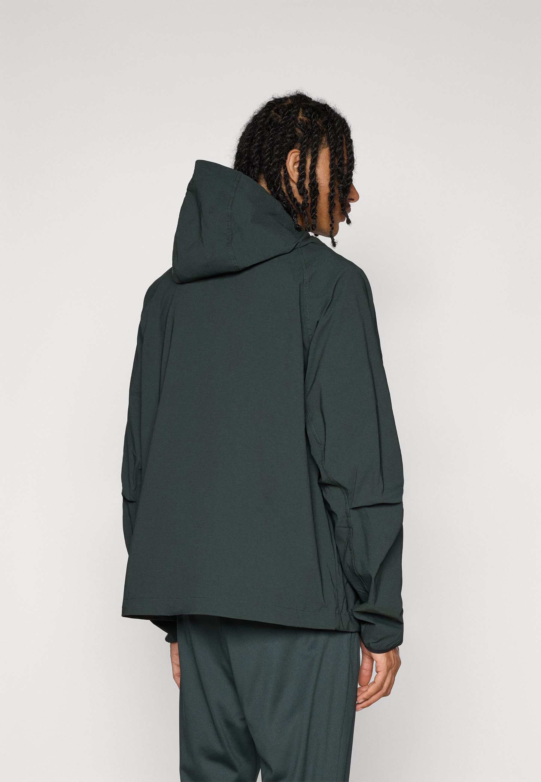 Nike Performance CHELSEA FC TECH WINDRUNNER - Clubkleding - outdoor groen/wit