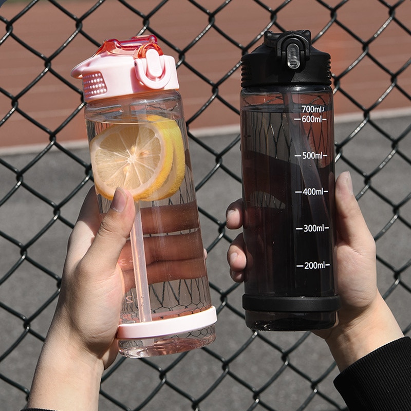 Butelka na wodę o dużej pojemności 500/700 ml, przenośna, sportowa, ze słomką, plastikowe kubki na wodę dla uczniów, odporne na upadki i przeciekanie