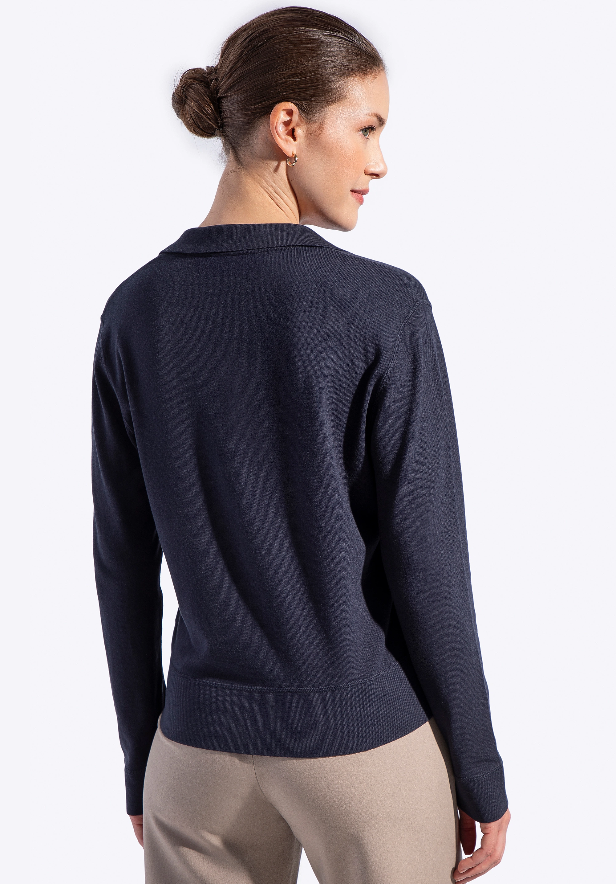 Sweter damski z dekoltem V-neck granatowy