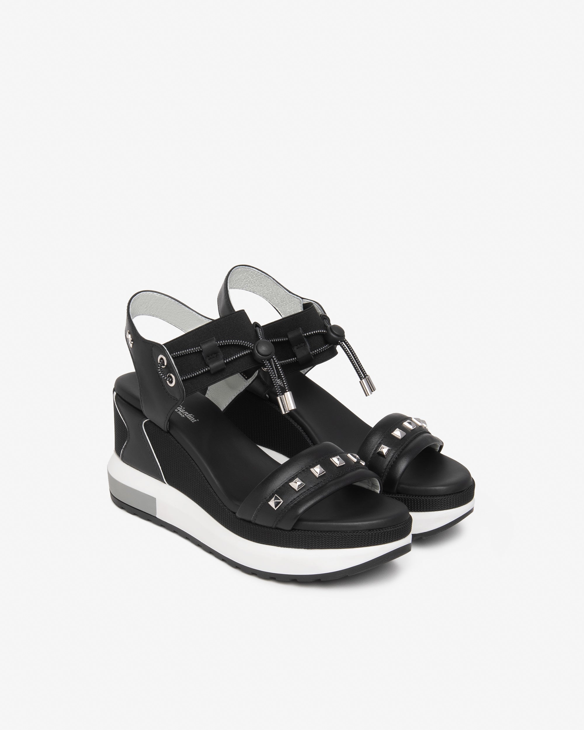  Sandales pour femmes en cuir, toile et matières techniques
