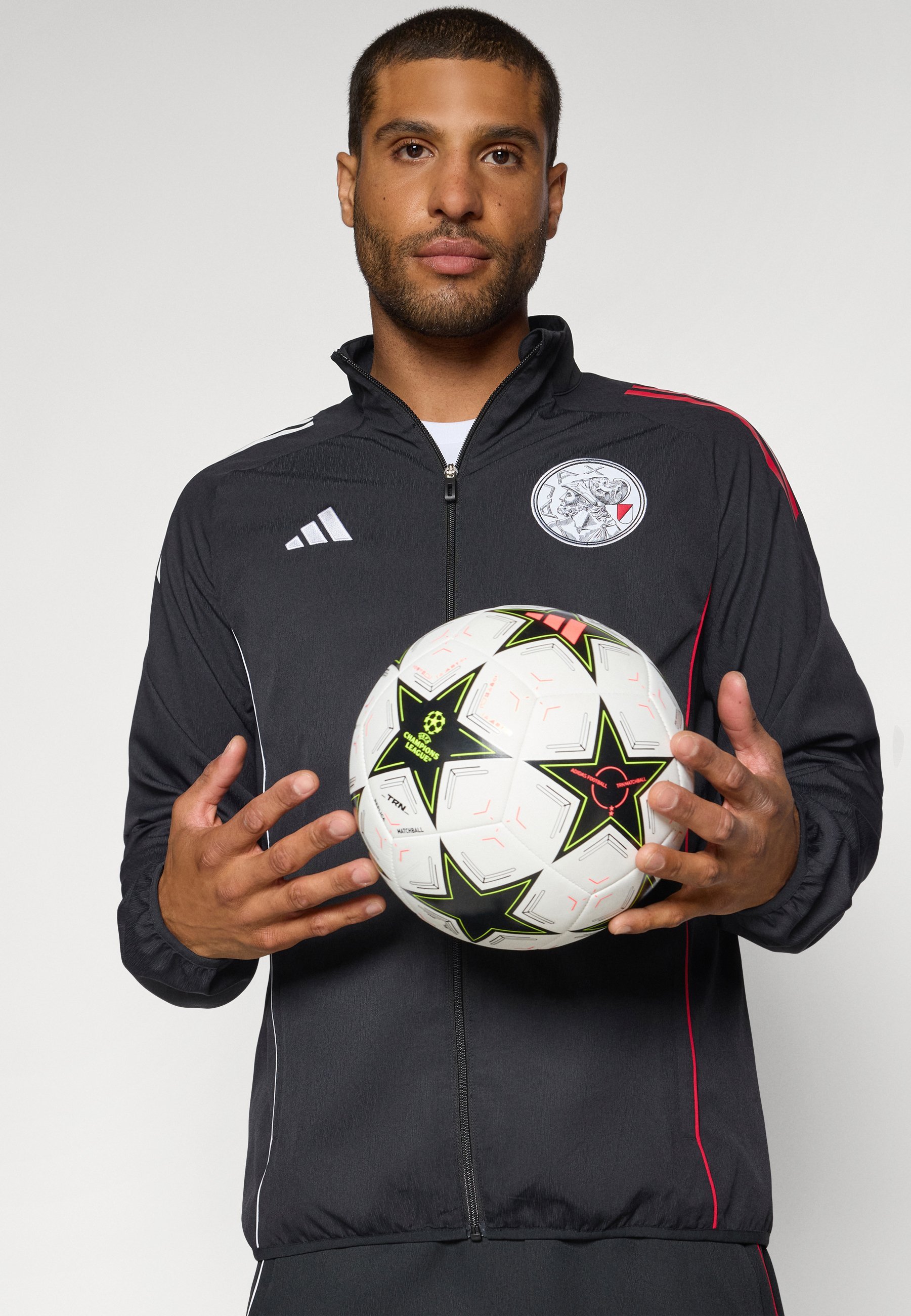 Giacca da presentazione adidas Performance AJAX AMSTERDAM 25/26 - Giacca da allenamento - nero/bianco/rosso acceso
