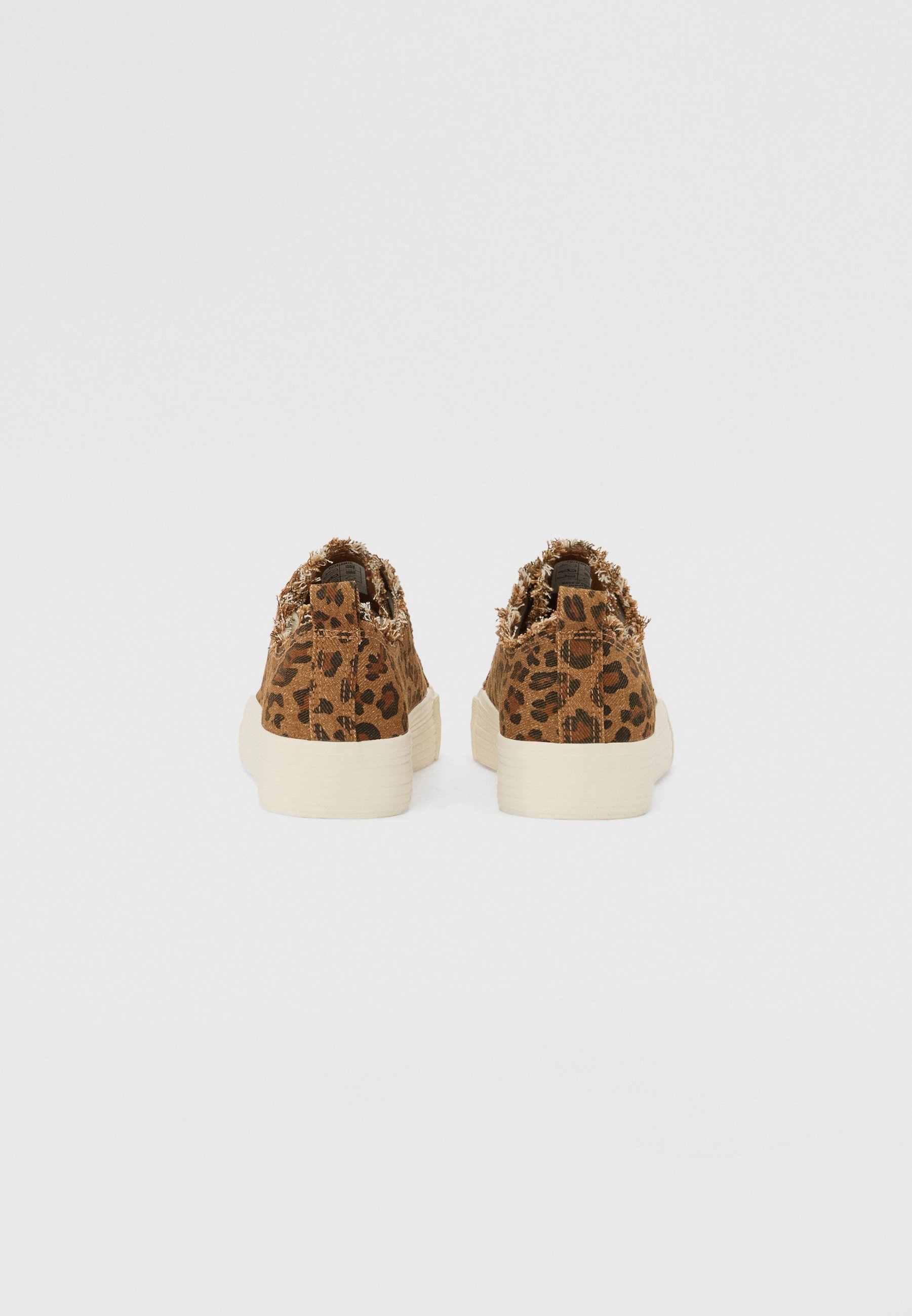 Anna Field Trainers - leo