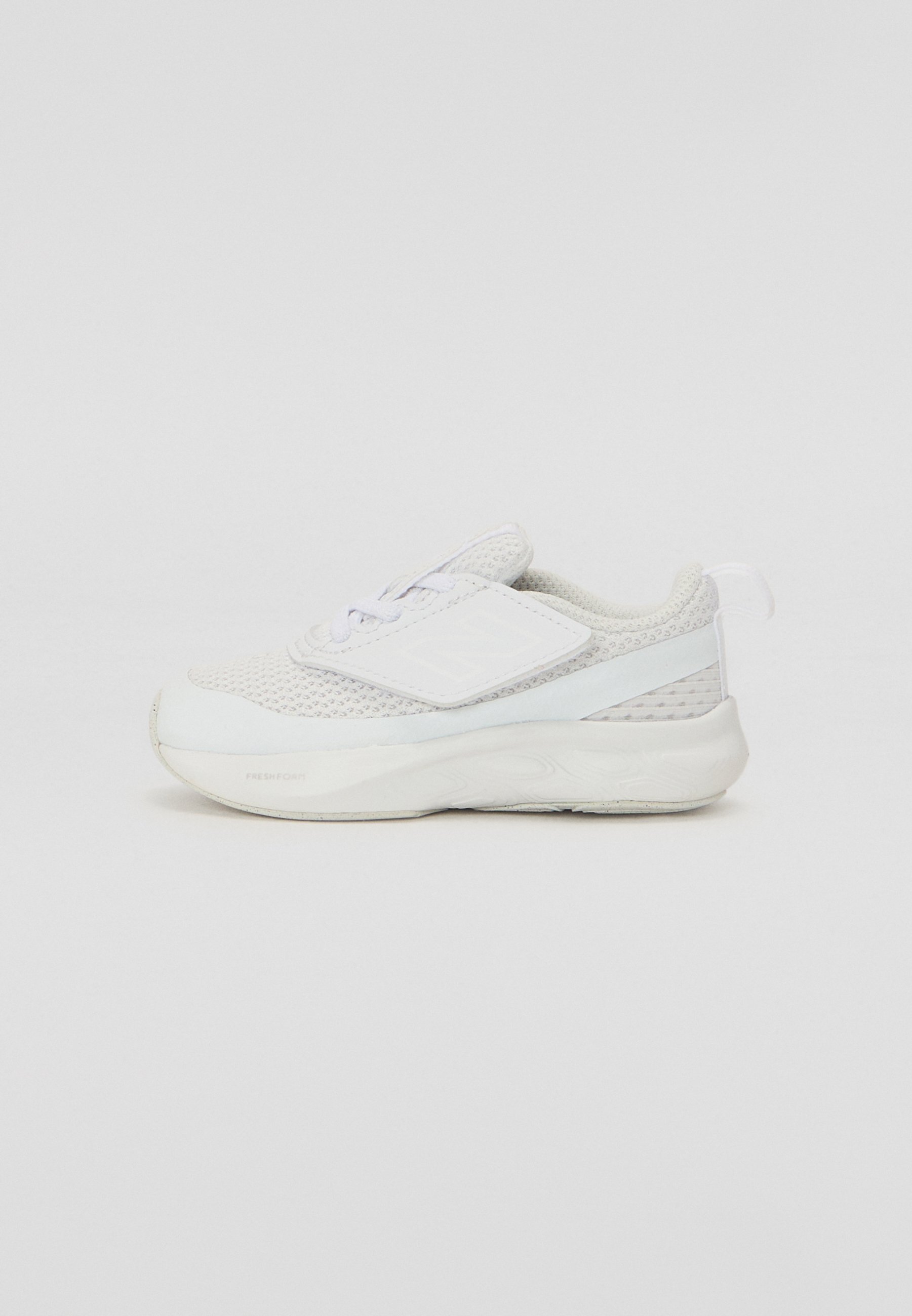 New Balance FRESH FOAM 625 UNISEX - Hardloopschoenen voor op de weg - wit