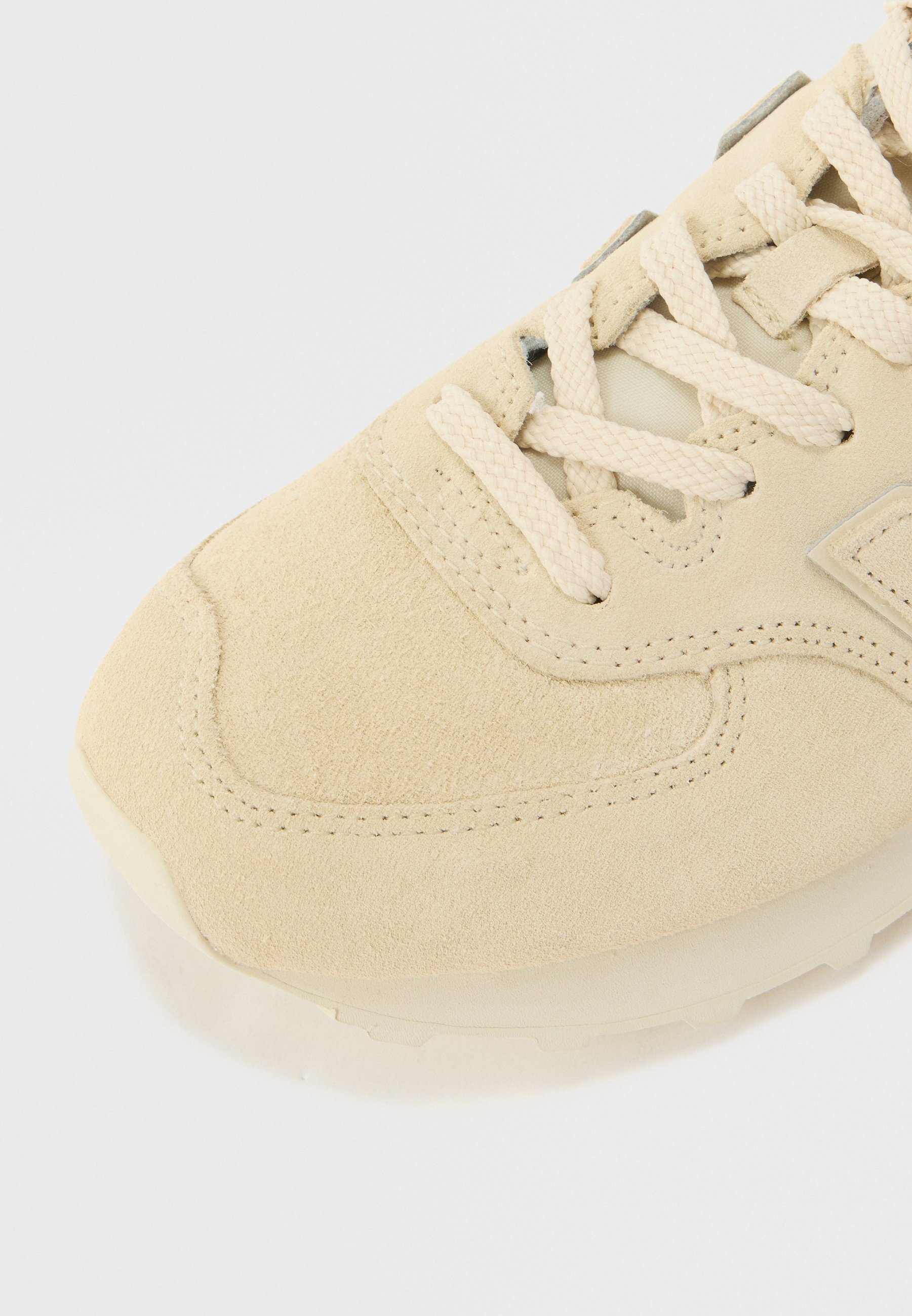 Tênis New Balance de cano baixo