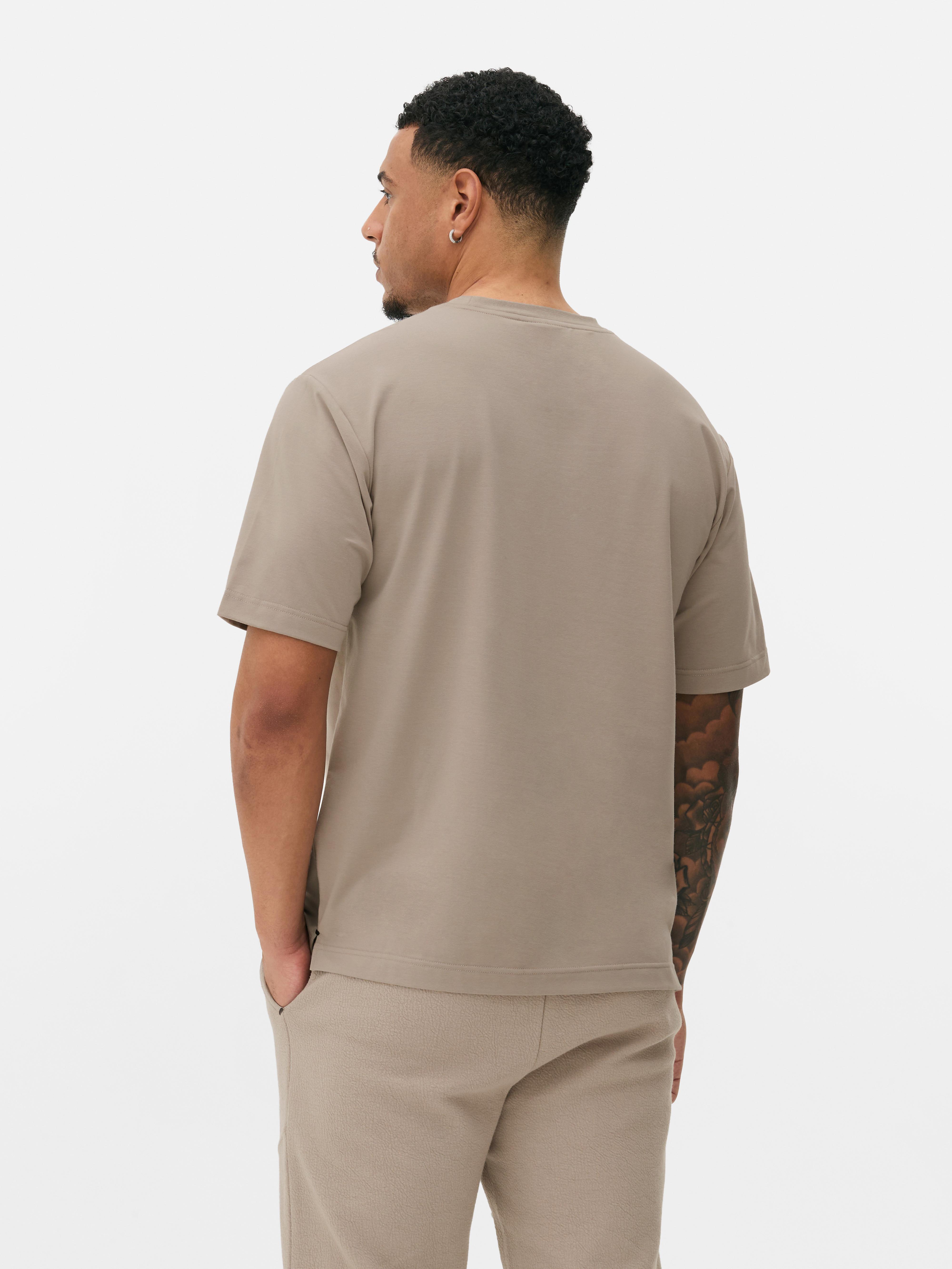 Tricou Zi de odihnă Un tricou relaxat cu mâneci scurte și elasticitate suplimentară pentru zilele de odihnă