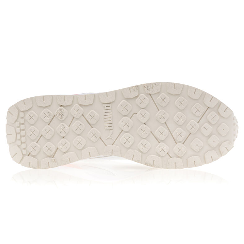 Zapatillas deportivas para mujer color beige.