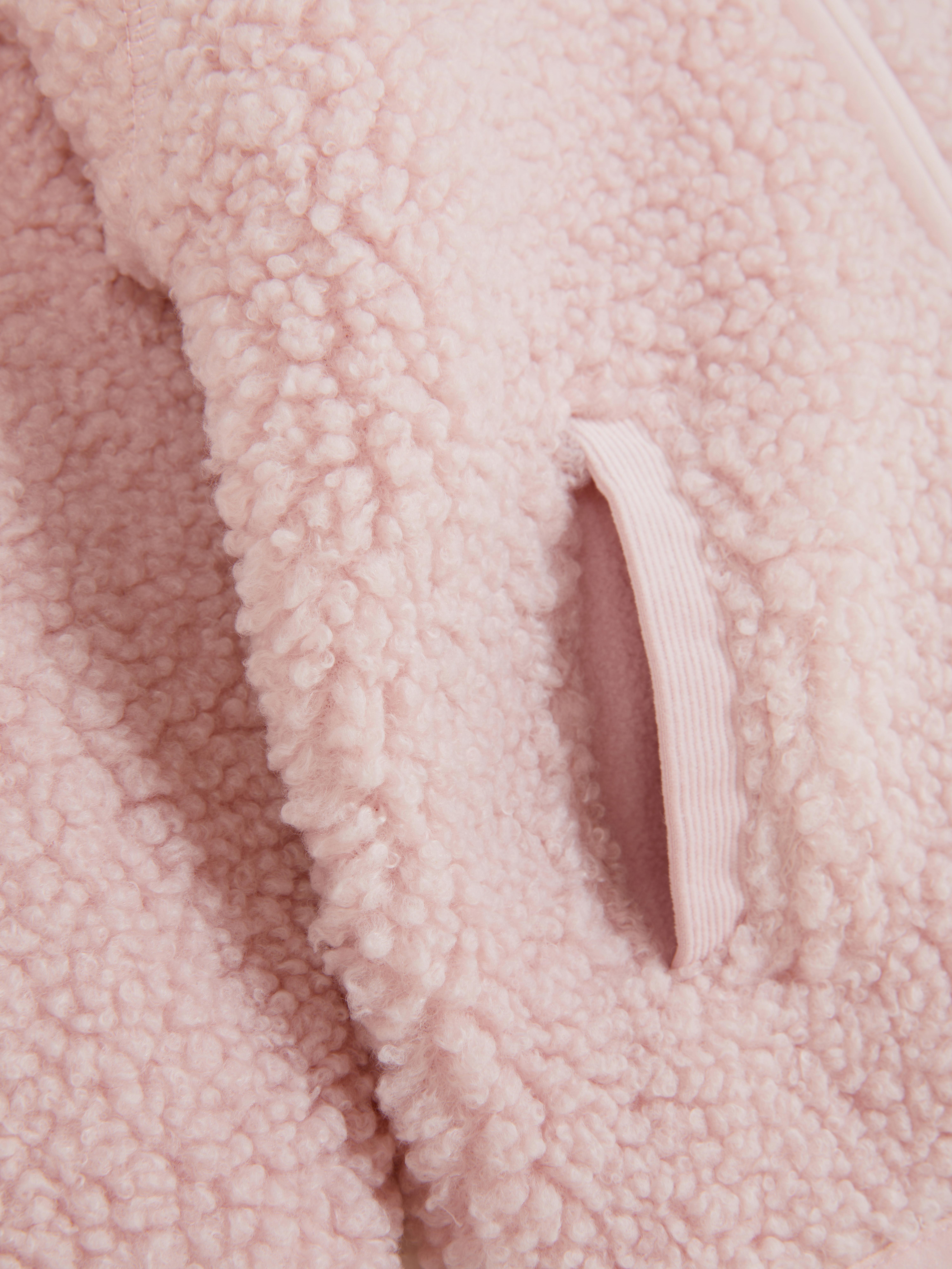 Haină din fleece cu glugă O haină din fleece cu glugă și buzunare laterale