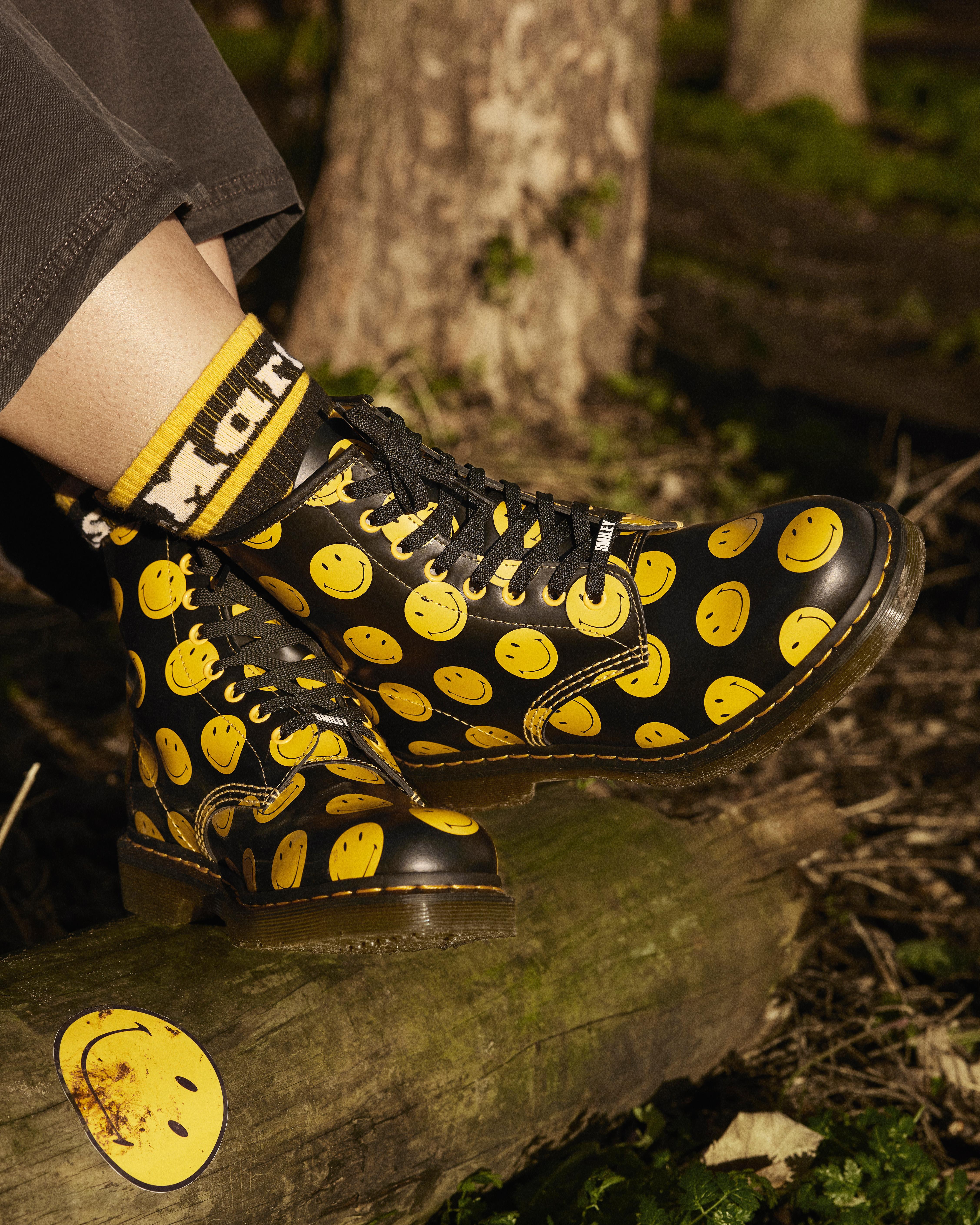 1460 Smiley® Smooth Leather Lace Up Boots