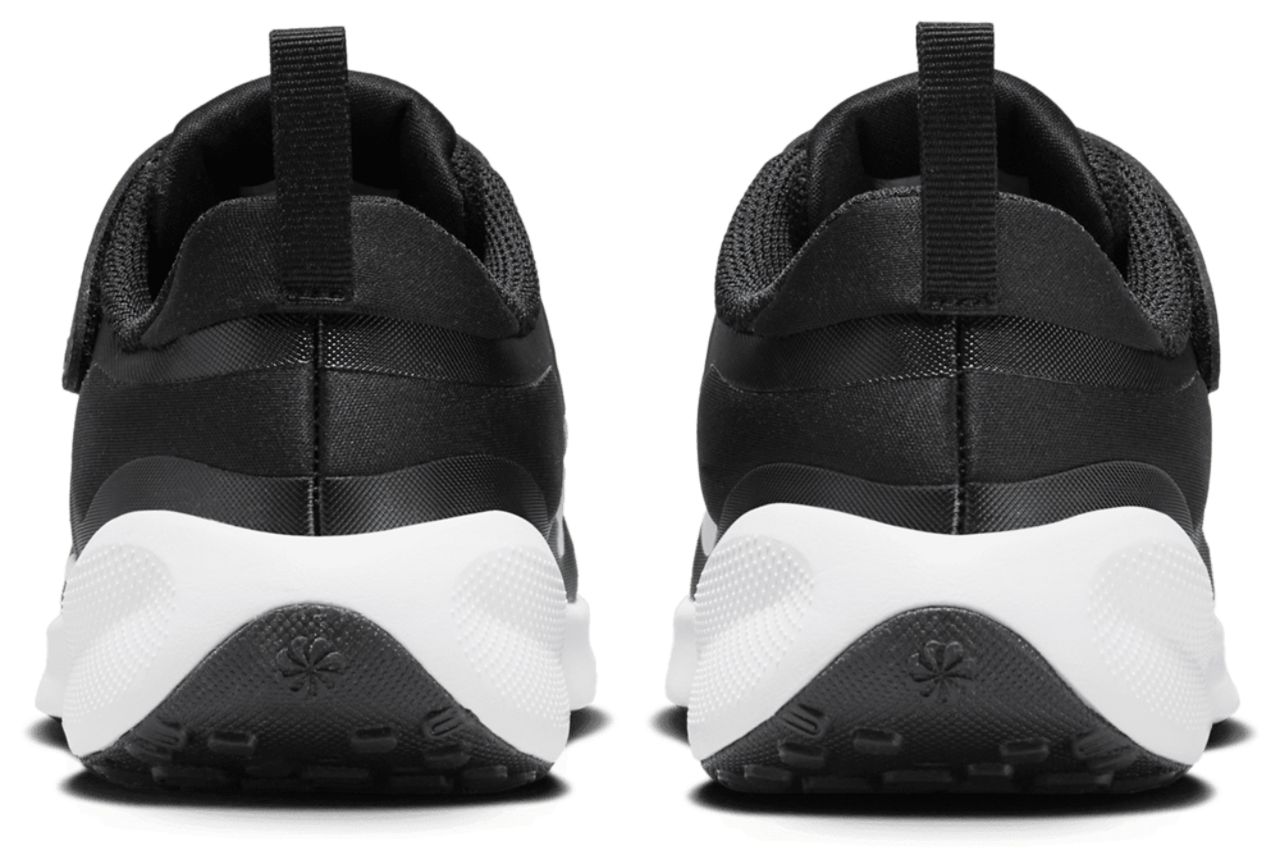 Nike Revolution 7