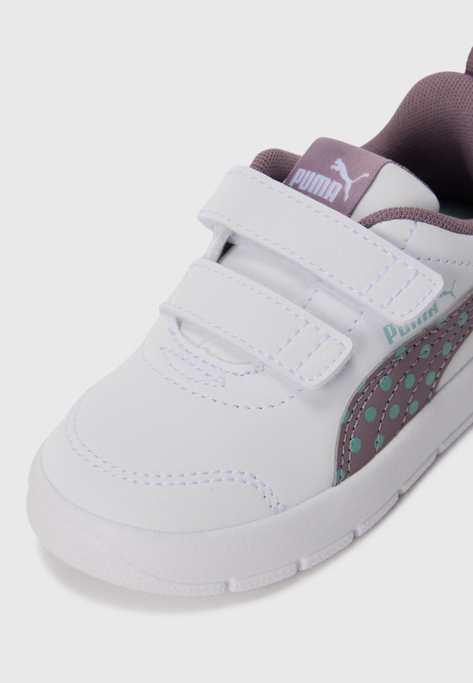 Puma COURTFLEX V3 DOTTY UNISEX - Hardloopschoenen voor op de weg - wit/pruimkleurige jam/licht mosgroen