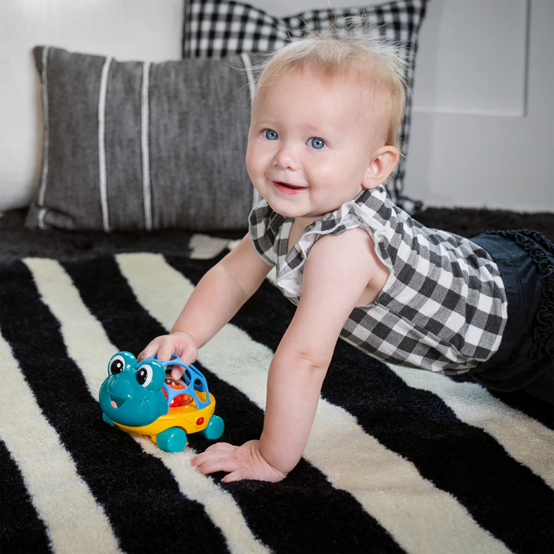 Baby Einstein Neptunus de Schildpad™ Nieuwsgierige Auto met Rammelaar