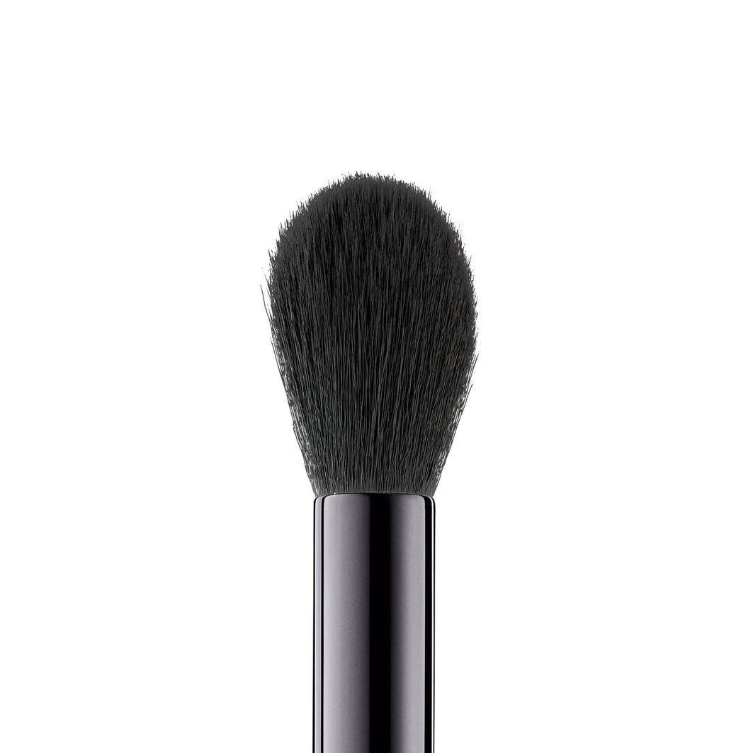 elf Cosmetics četkica za puder, četkica za highlighter – 1 komad