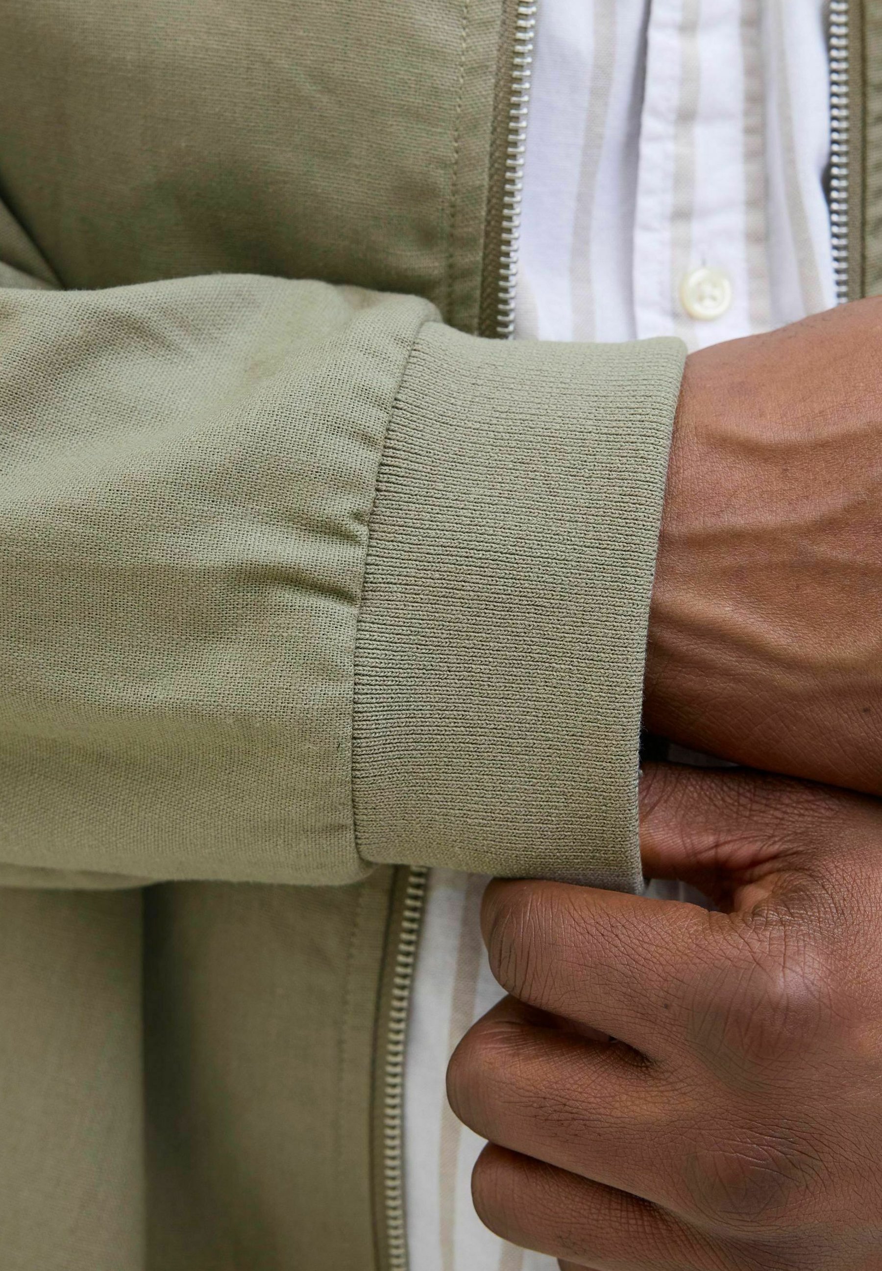 Jack & Jones Bomberjacke in Übergröße – Vetiver