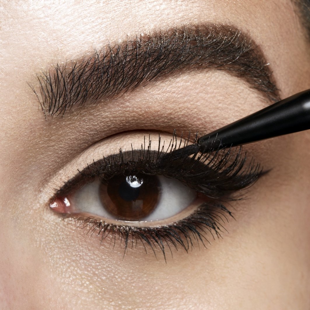 NYX Professional Makeup štetec na očné linky Pro Angled – 1 kus