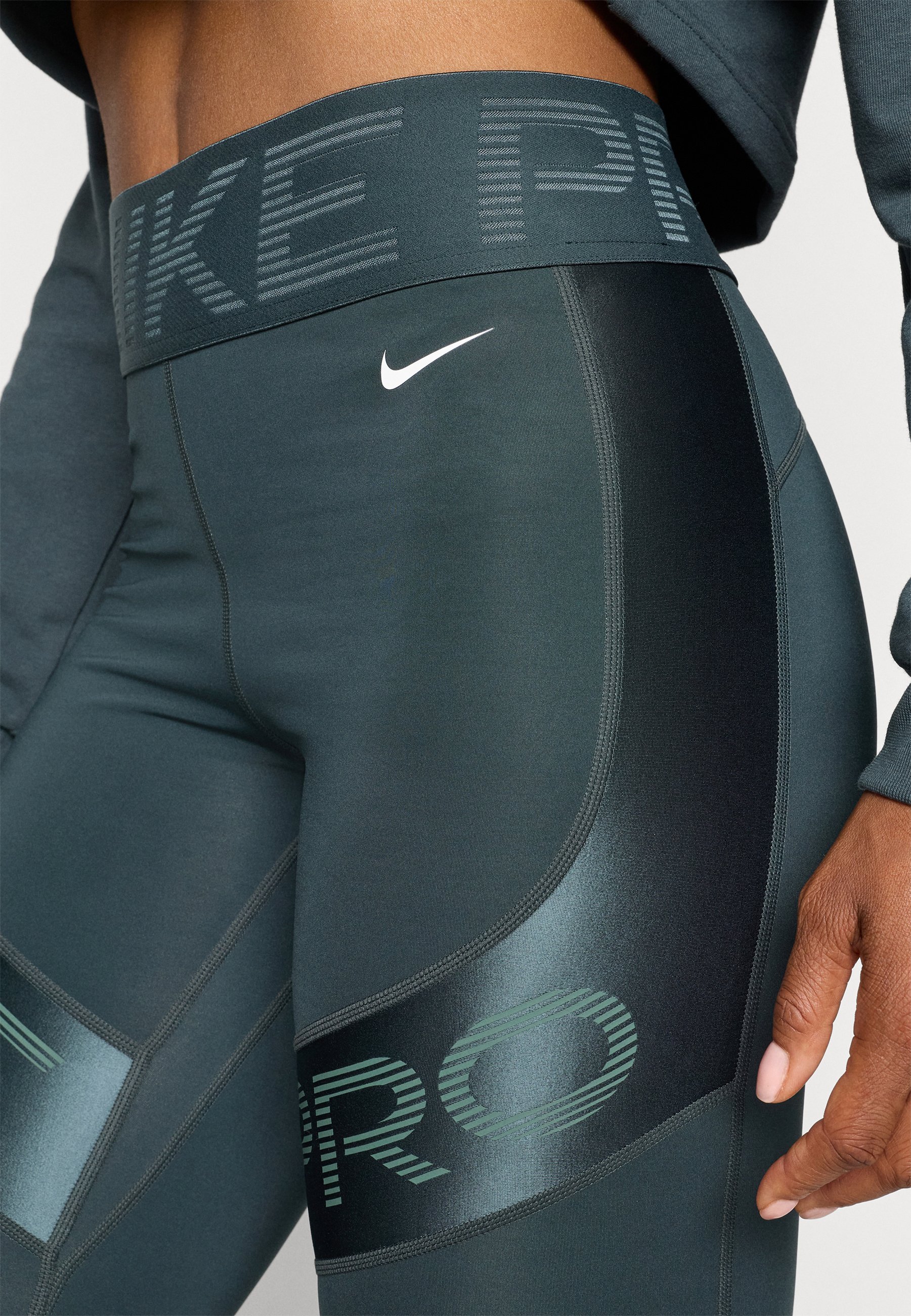 Nike Performance SCULPT 7/8 - Leggings - zeewier/vintage groen/wit