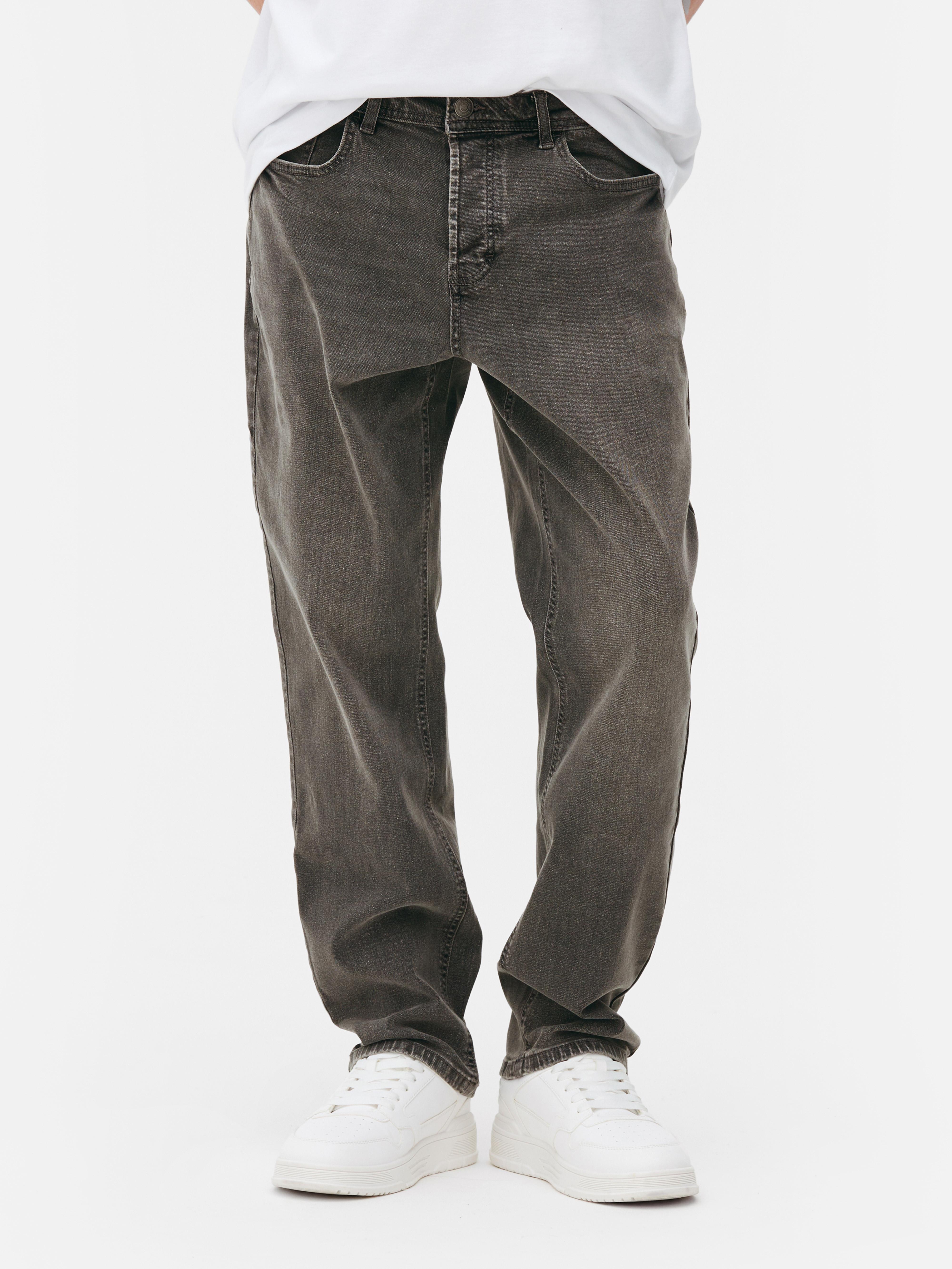 Gerade geschnittene Stretch-Jeans mit verdecktem Reißverschluss und fünf Taschen.