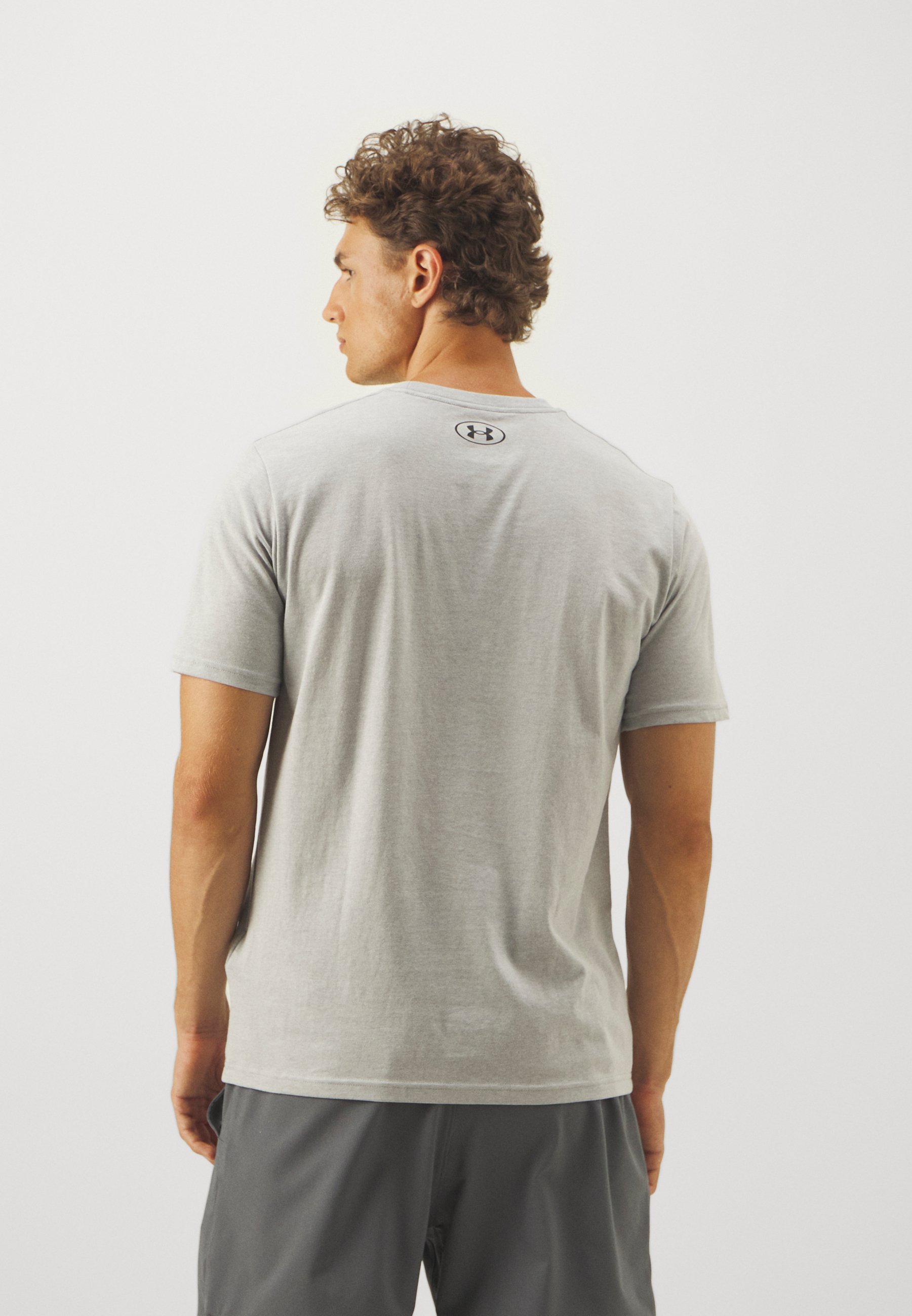Under Armour BOXED - T-shirt stampata - grigio chiaro mélange/grafite