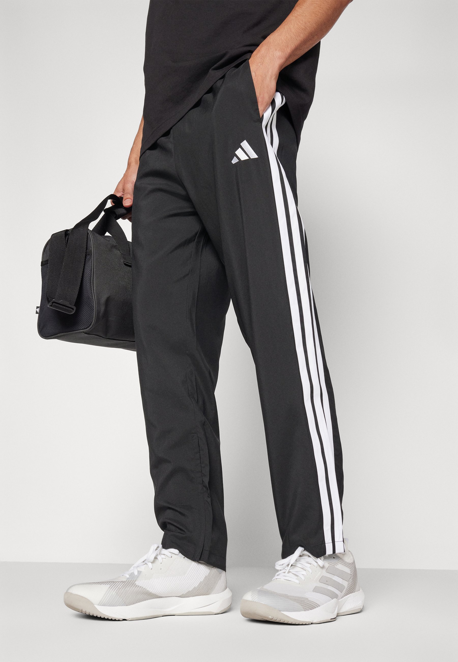 adidas Sportswear ESSENTIALS 3-STRIPES STANFORD OPEN HEM - Trainingsbroek - zwart/wit
