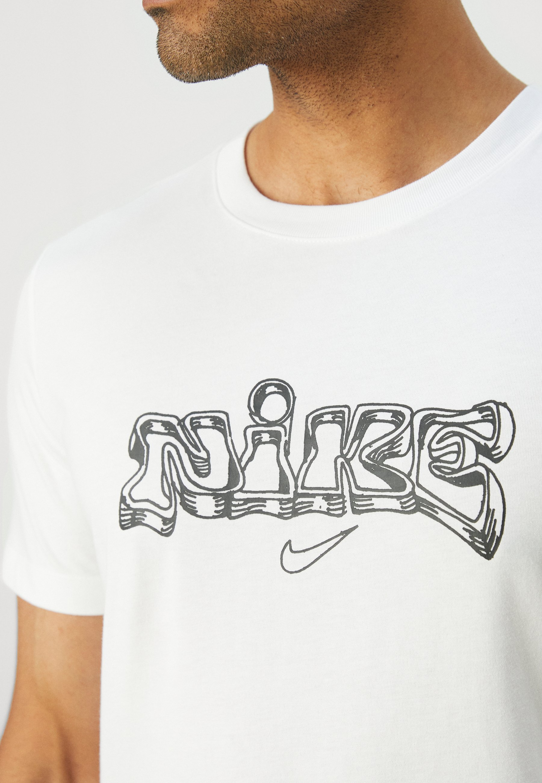 Nike Performance TEE FITNESS - Μπλούζα με στάμπα - λευκό/off noir