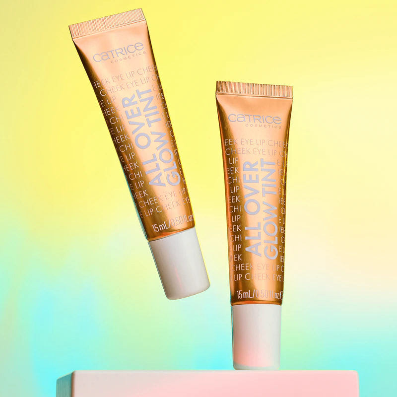 Catrice All Over Glow Tint é um cosmético multifuncional para maquiagem dos olhos, lábios e rosto.