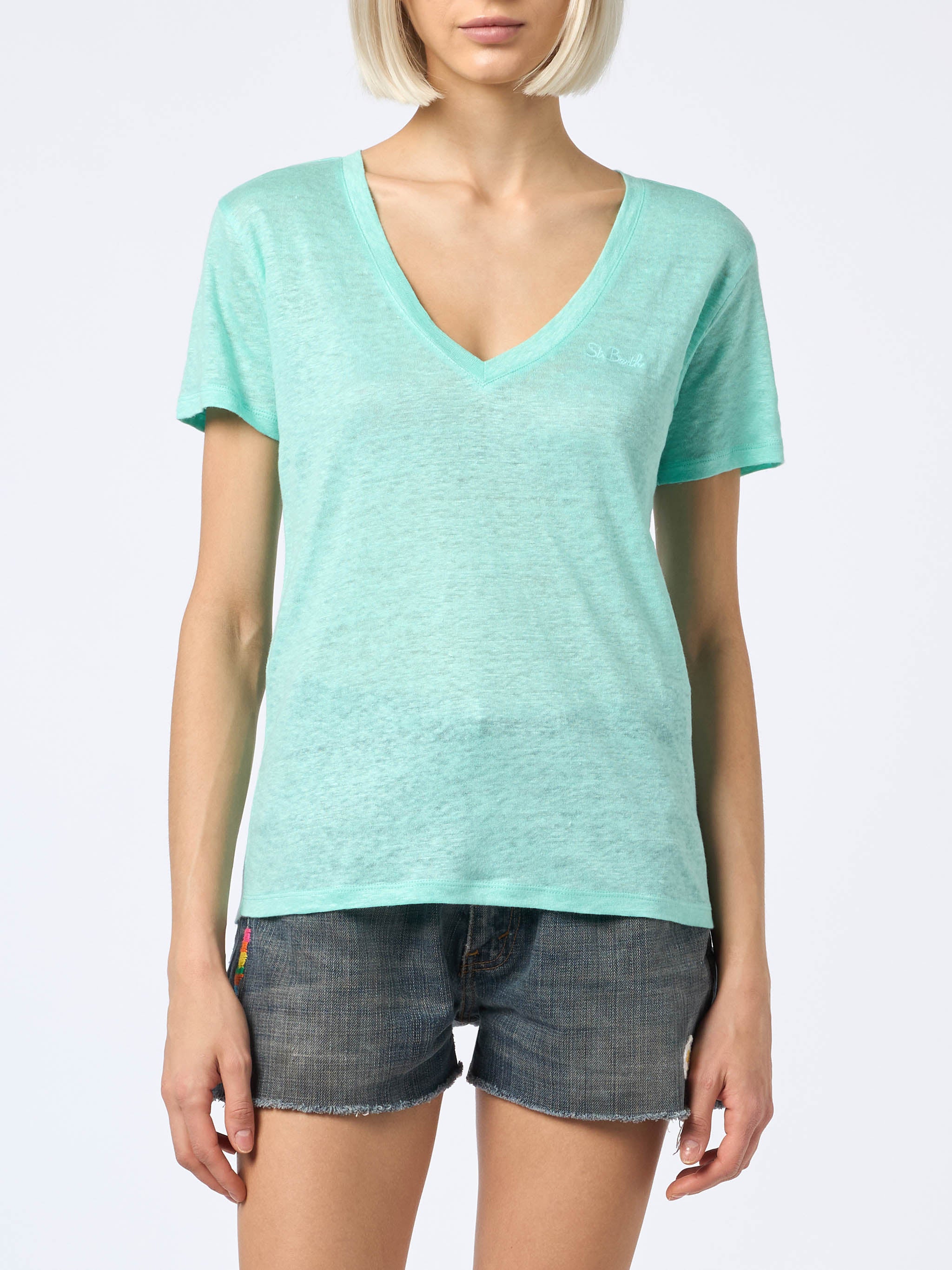 Eloise T-shirt met V-hals in saliegroene linnenjersey