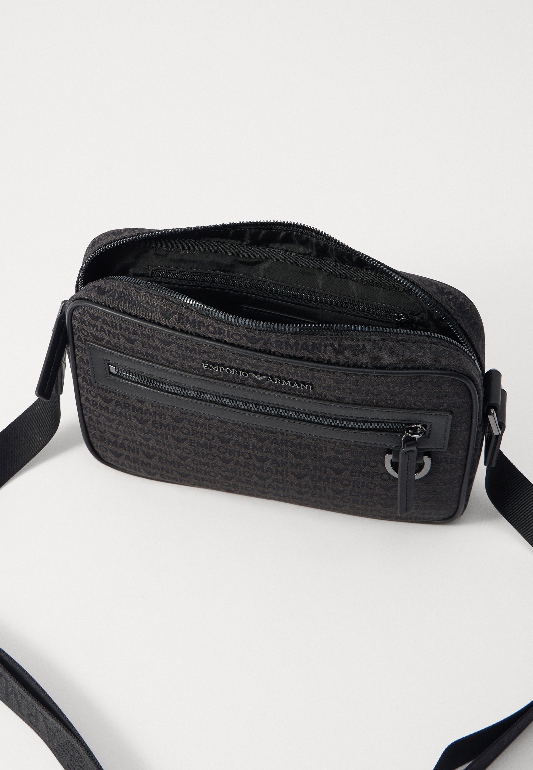 Emporio Armani UNISEX - Crossbodytas - Bristol Black