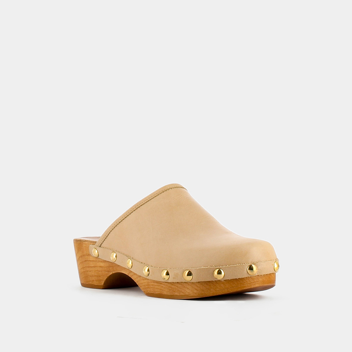 Sabots à clous  en cuir camel