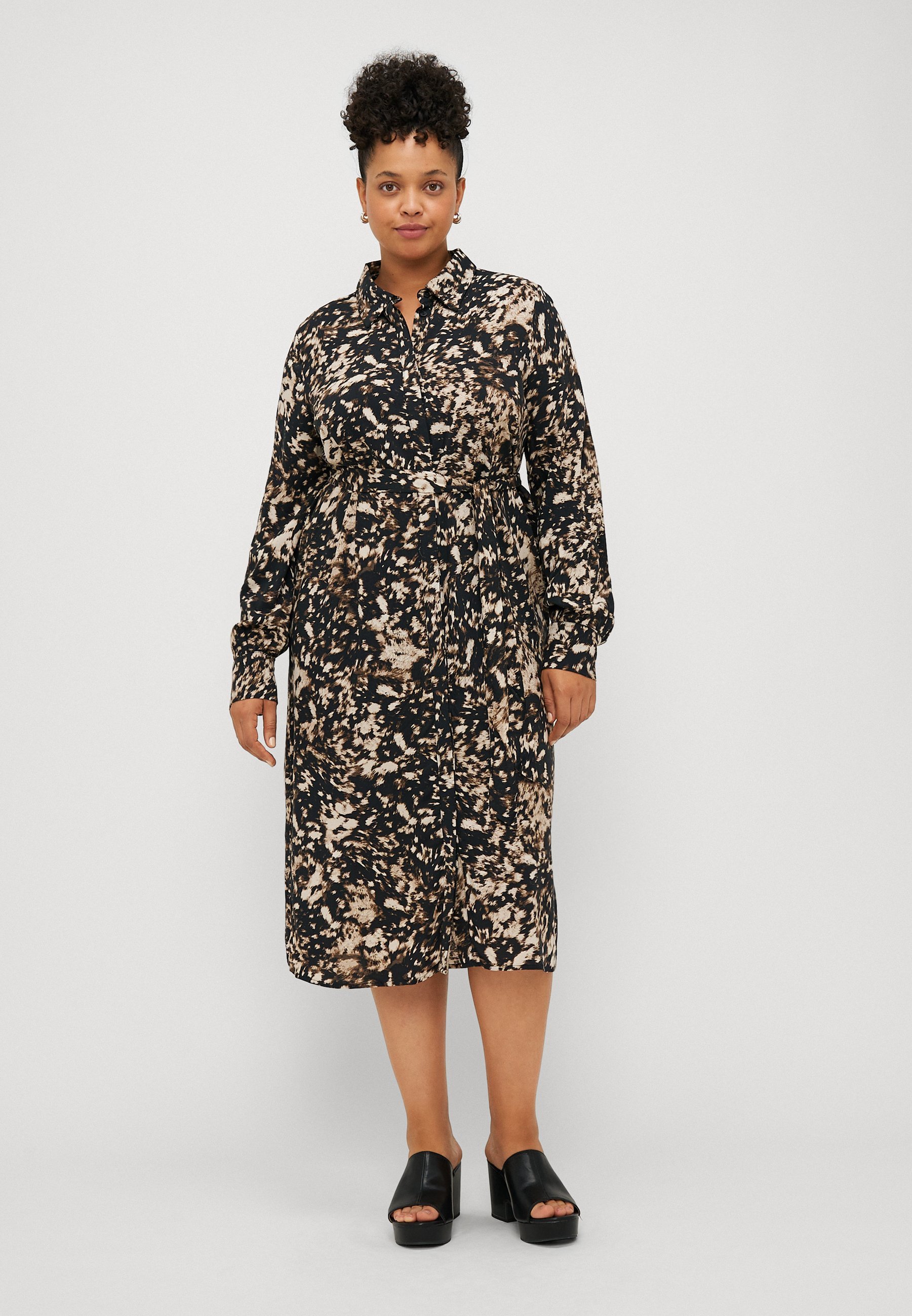 ONLY Carmakoma CARFIONE LIFE SHIRT CALF DRESS - Overhemdjurk - zwart