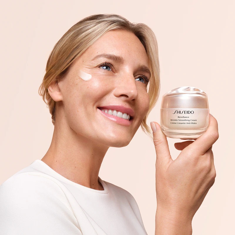 Shiseido Benefiance Wrinkle Smoothing Cream - dienas un nakts pretgrumbu krēms visiem ādas tipiem.