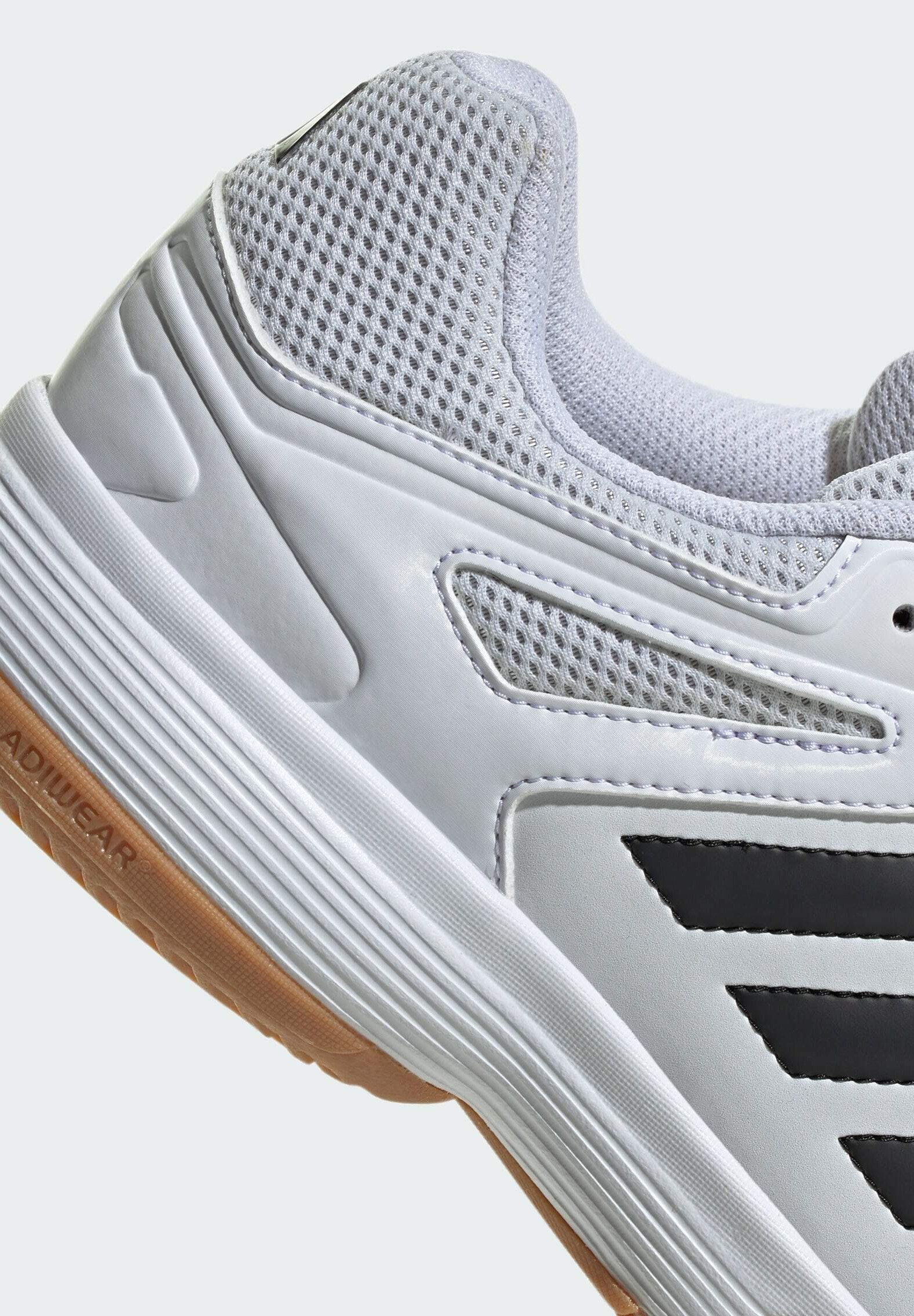 adidas Performance SPEEDCOURT INDOOR - Treningssko - cloud white core black gum