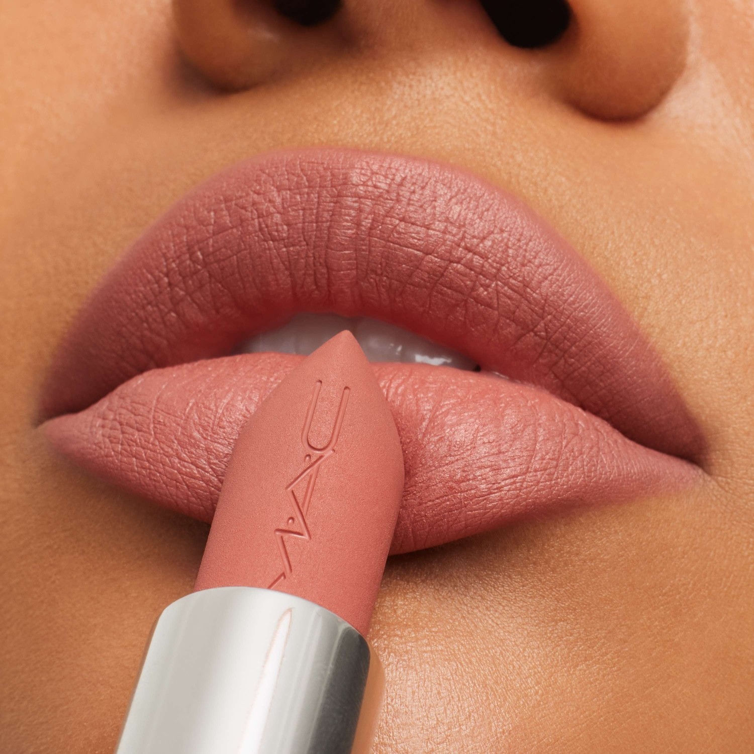 Sada na líčenie rúžov MAC Meet your Matte Velvet Teddy Lip Kit – 1 kus