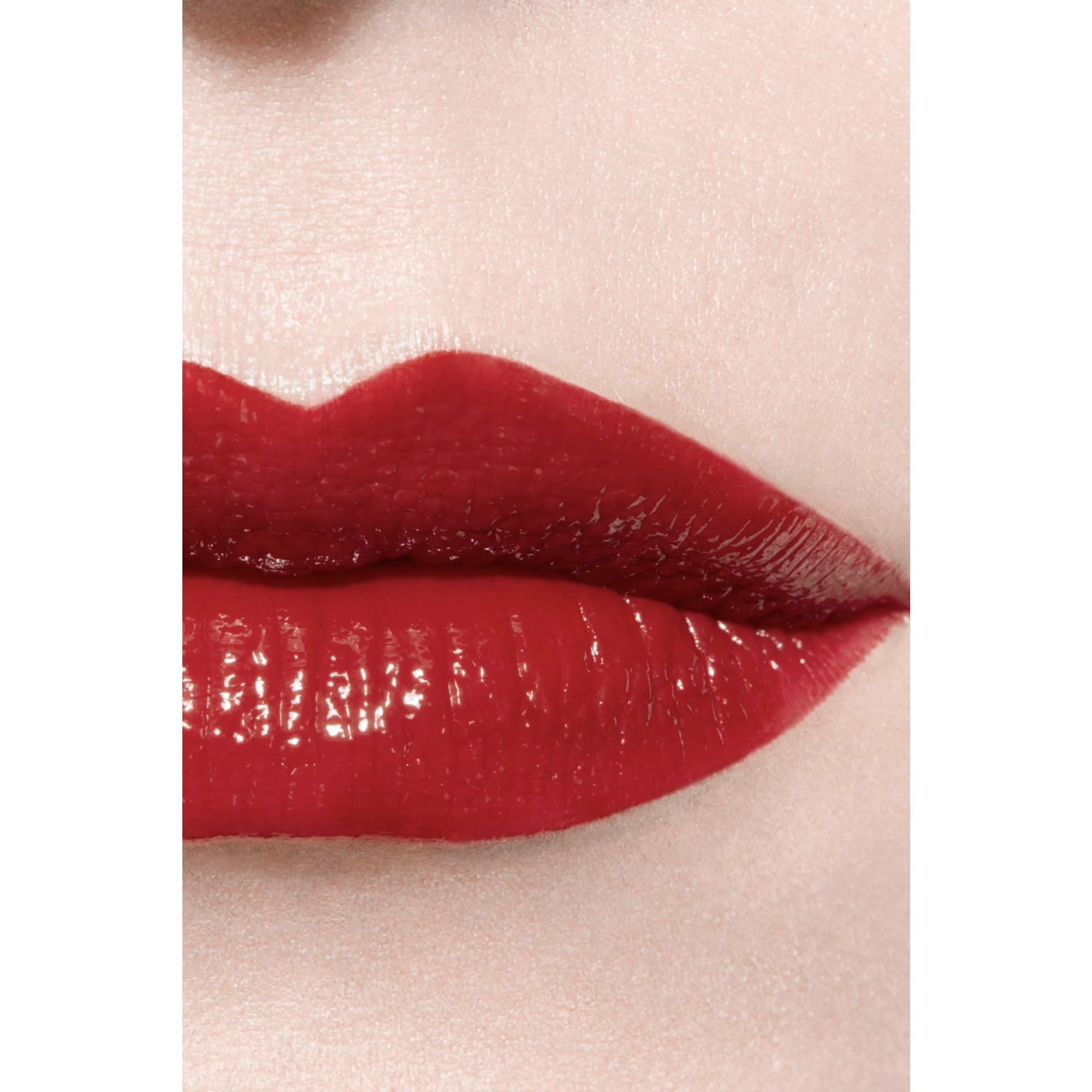 ROUGE ALLURE LAQUE - IL ROSSETTO FLUIDO BRILLANTE TENUTA ESTREMA