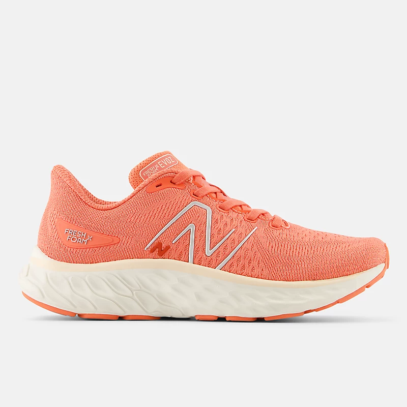Fresh Foam X EVOZ v3 für Damen – Golfrot mit Vintage-Rose und Metallic-Silber