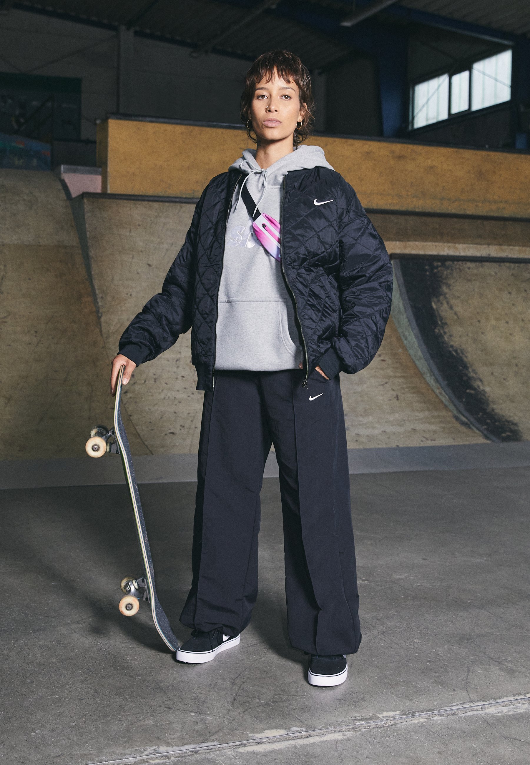 Ležérne nohavice Nike Sportswear