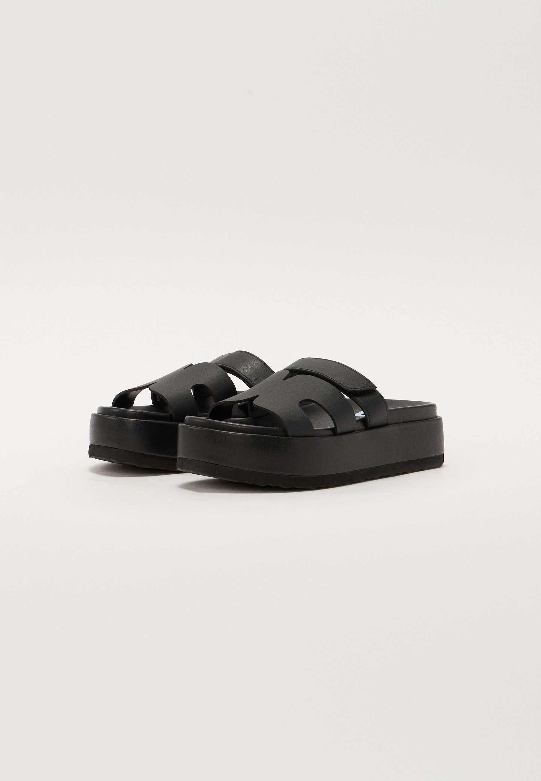 Steve Madden BIGMISSILE - Slippers - zwarte actie