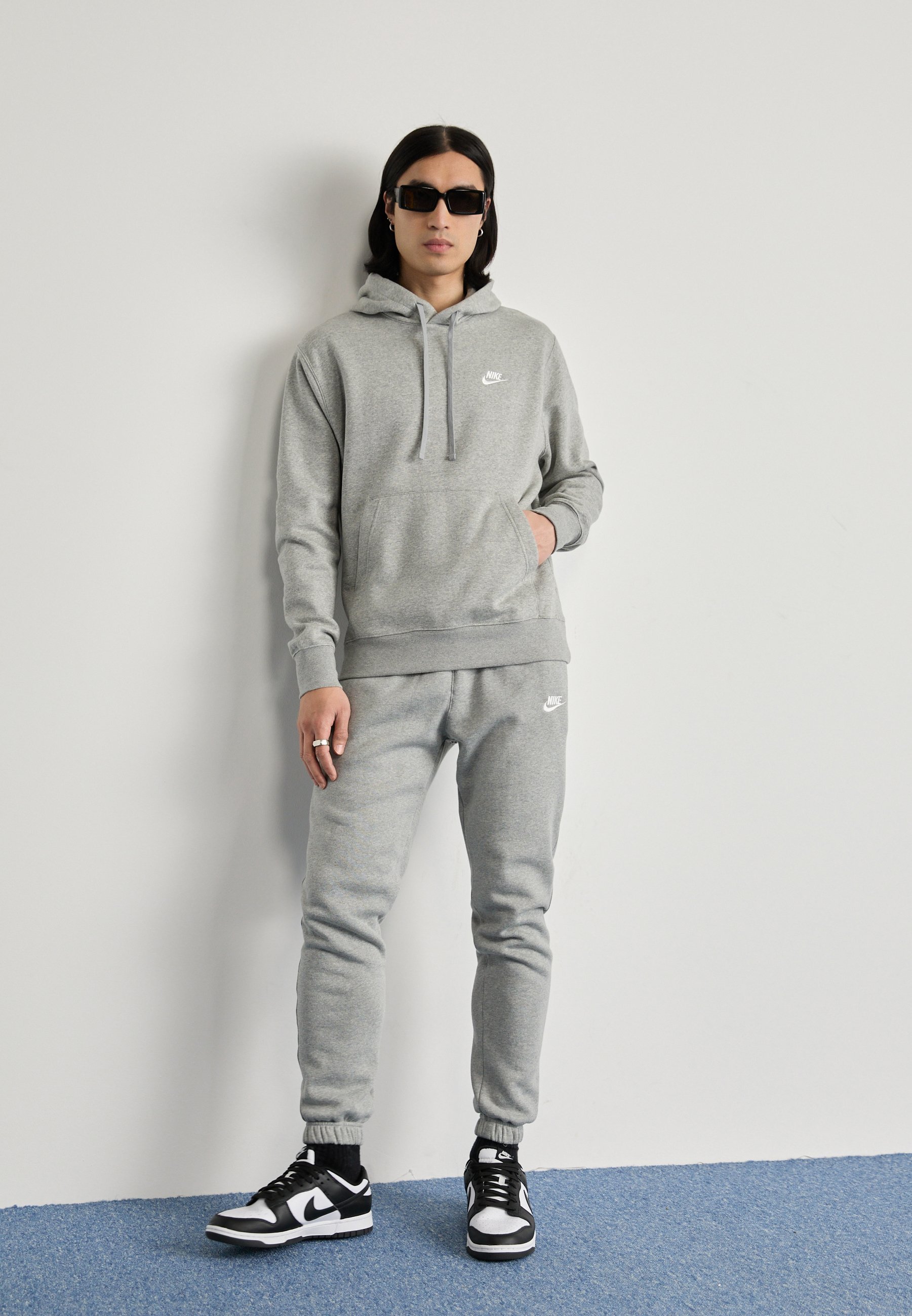 Nike Sportswear SPORTSWEAR CLUB FLEECE - Sweatshirt - grijs gemêleerd/mat zilver/wit