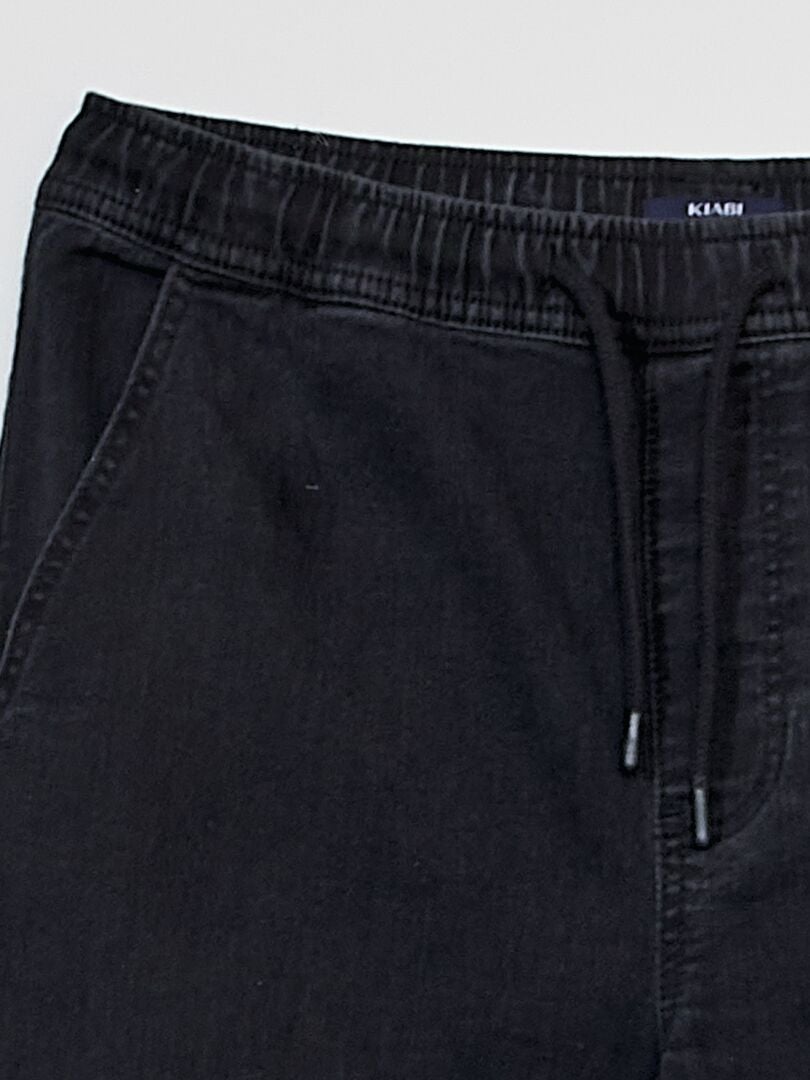Calça jeans jogger com bolsos laterais - Preta