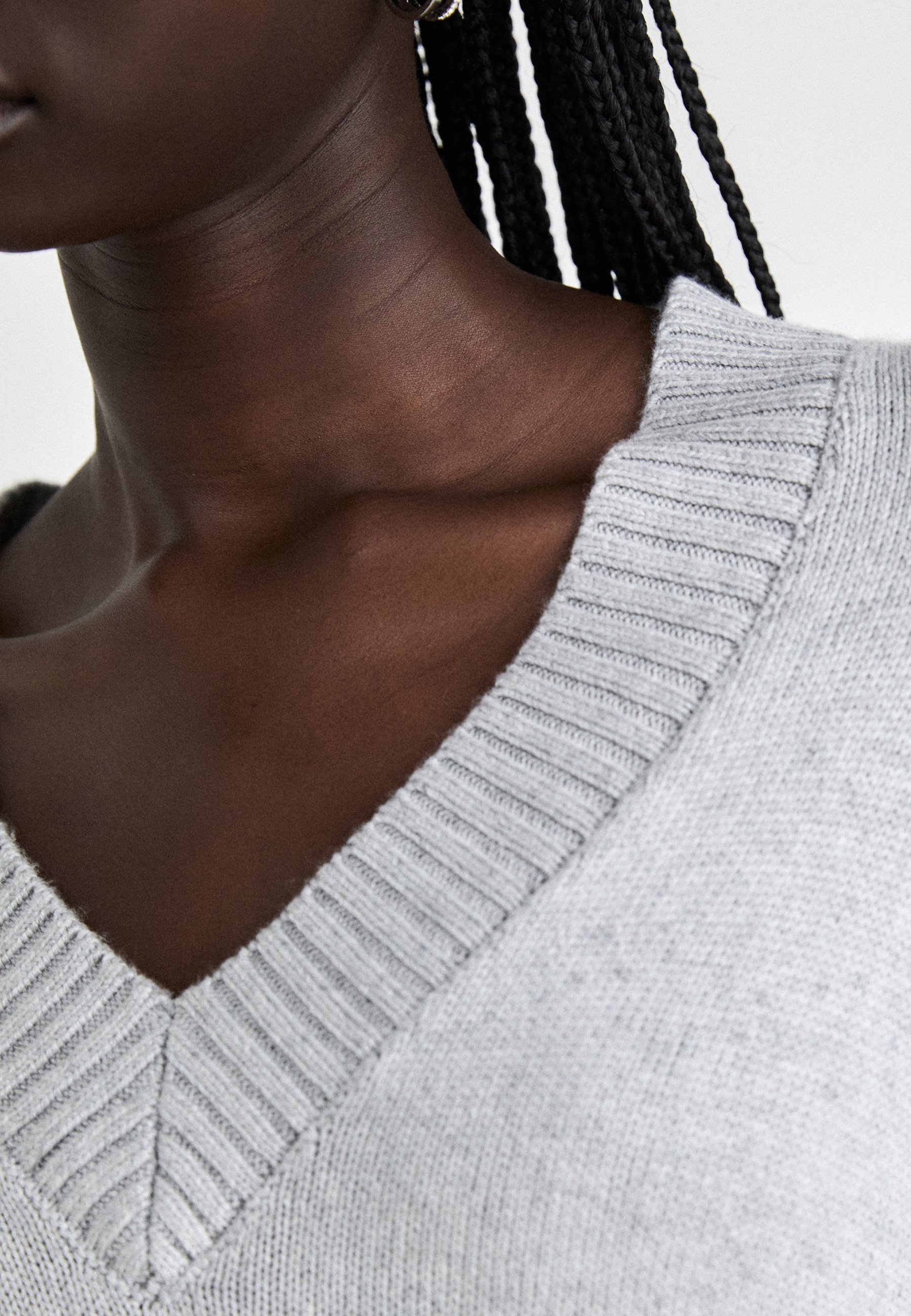 Maglione Gina Tricot con scollo a V - grigio chiaro mélange