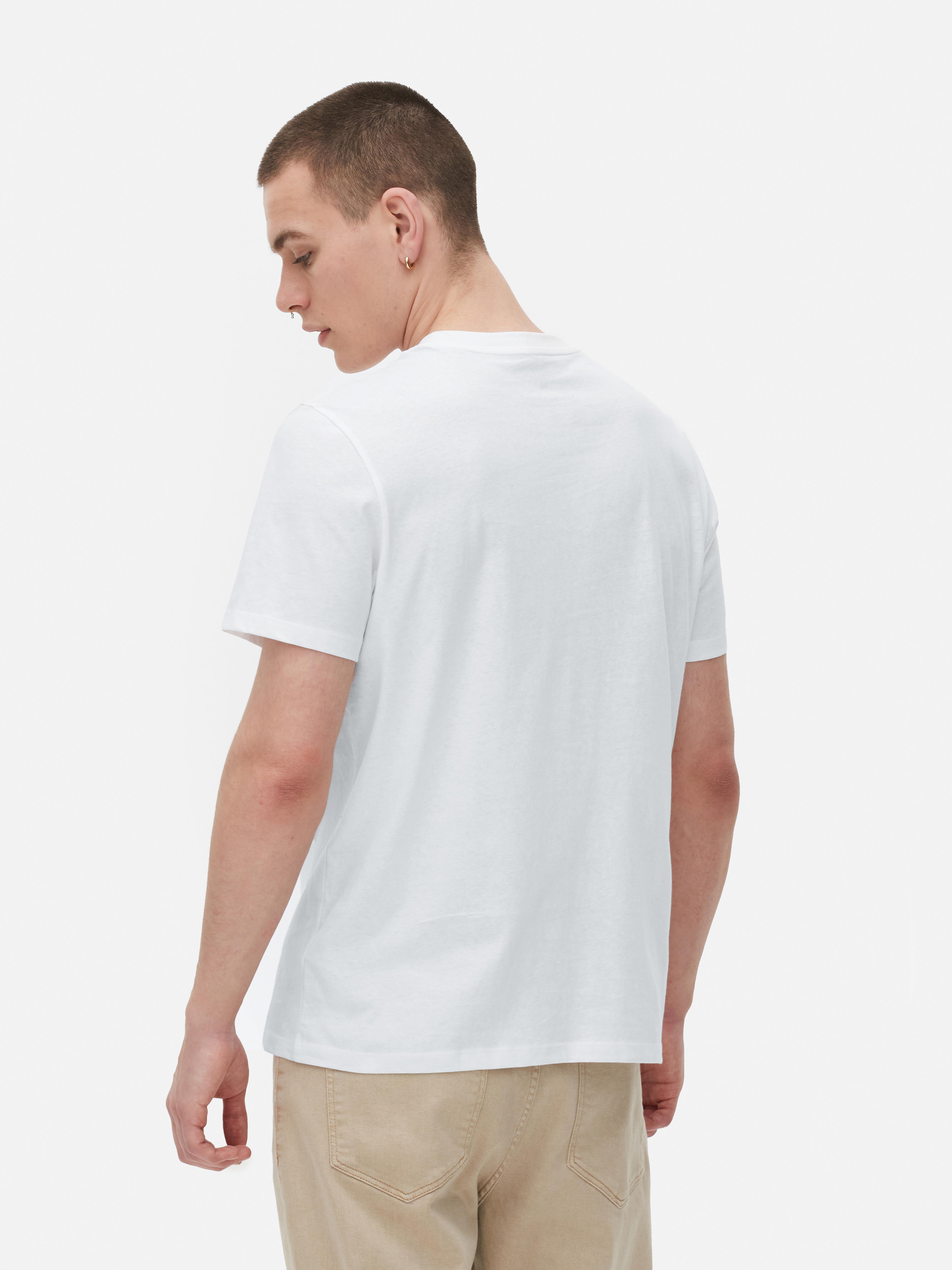 Tricou, croială regulată. Nimic nu se compară cu un tricou alb impecabil.