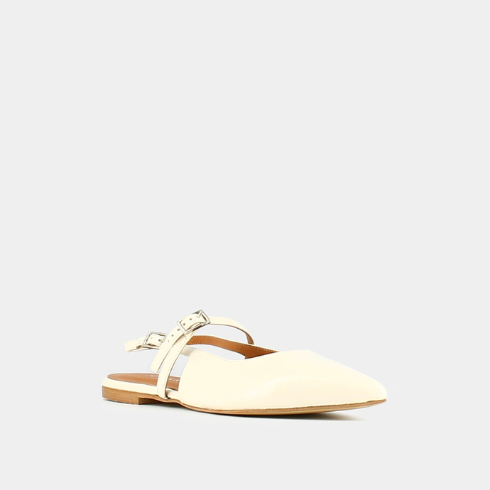 Ballerines à bouts pointus et lanières  en cuir brillant ecru