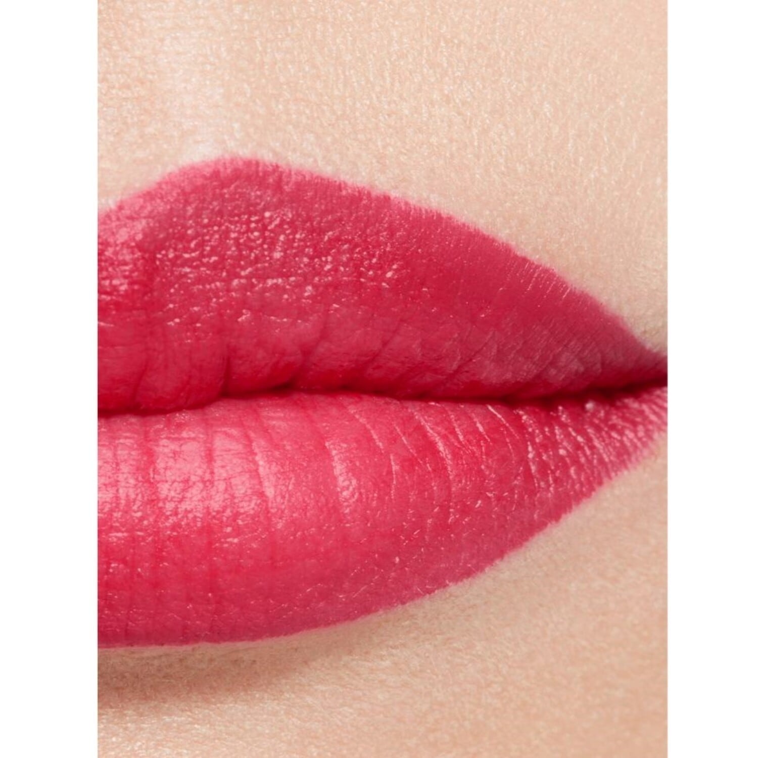 CHANEL LE ROUGE VELOURS LUMINEUX