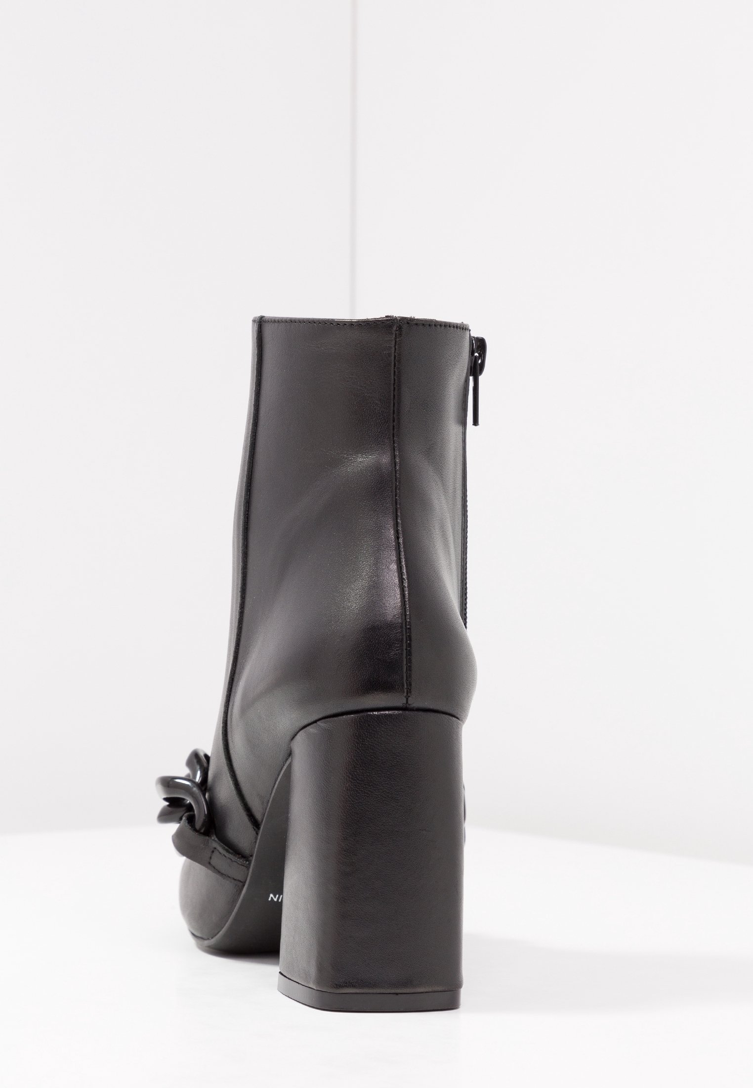 Botas de cano curto Zign - pretas